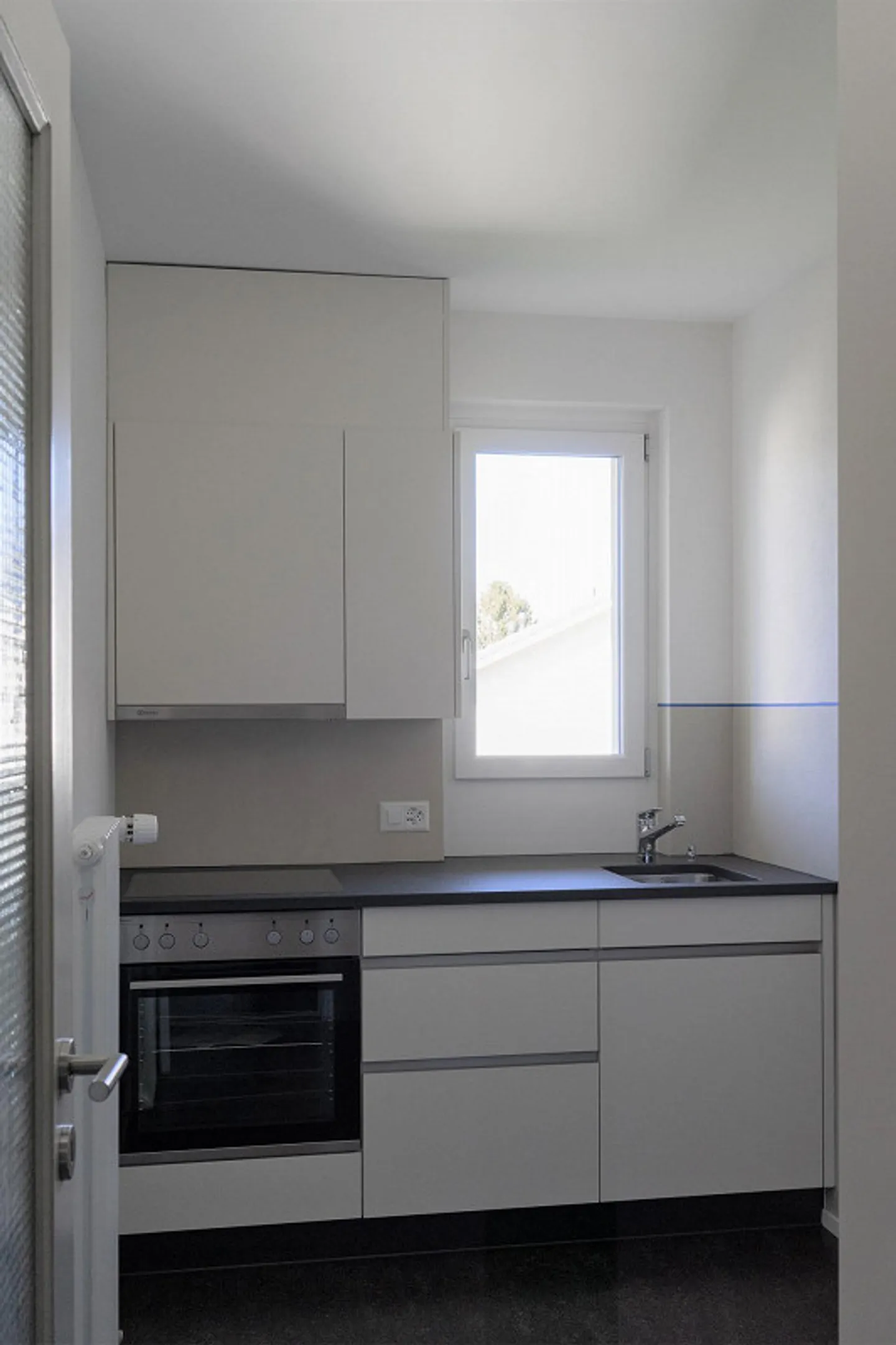 Cercasi nuovo inquilino! Appartamento 2 1/2 locali, piccolo, fine ma OHO! - Foto 1 di 12