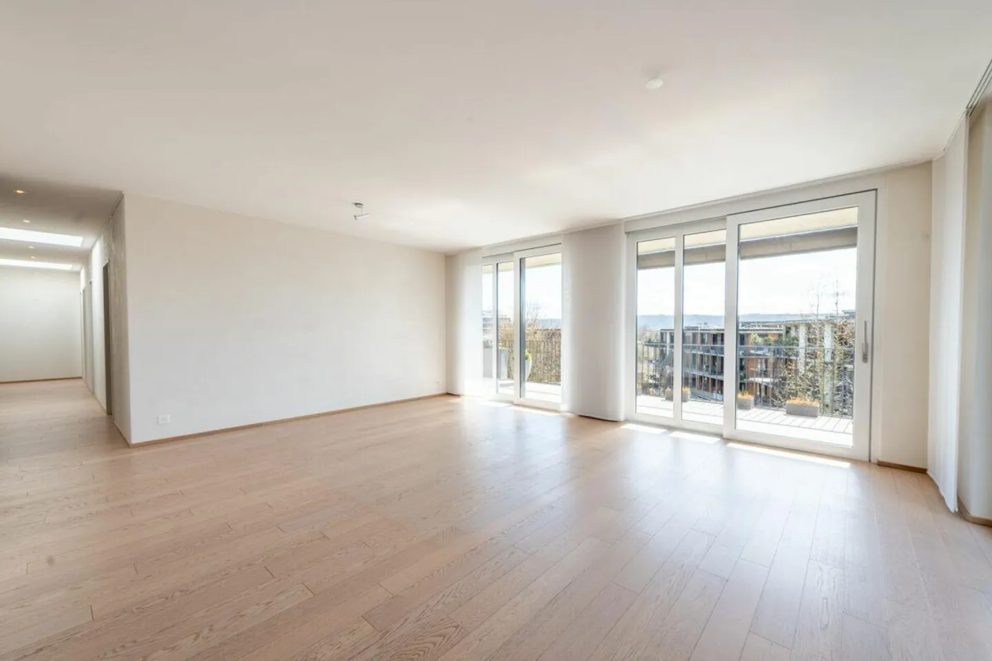 Expérience de vie exclusive : Appartement en attique avec terrasse entourante dans un emplacement recherché - Photo 3 sur 30