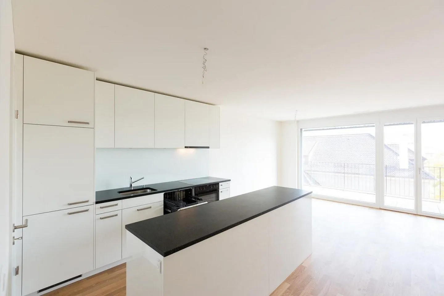 Appartement familial de 4,5 pièces avec deux jardins privés - Photo 4 sur 8