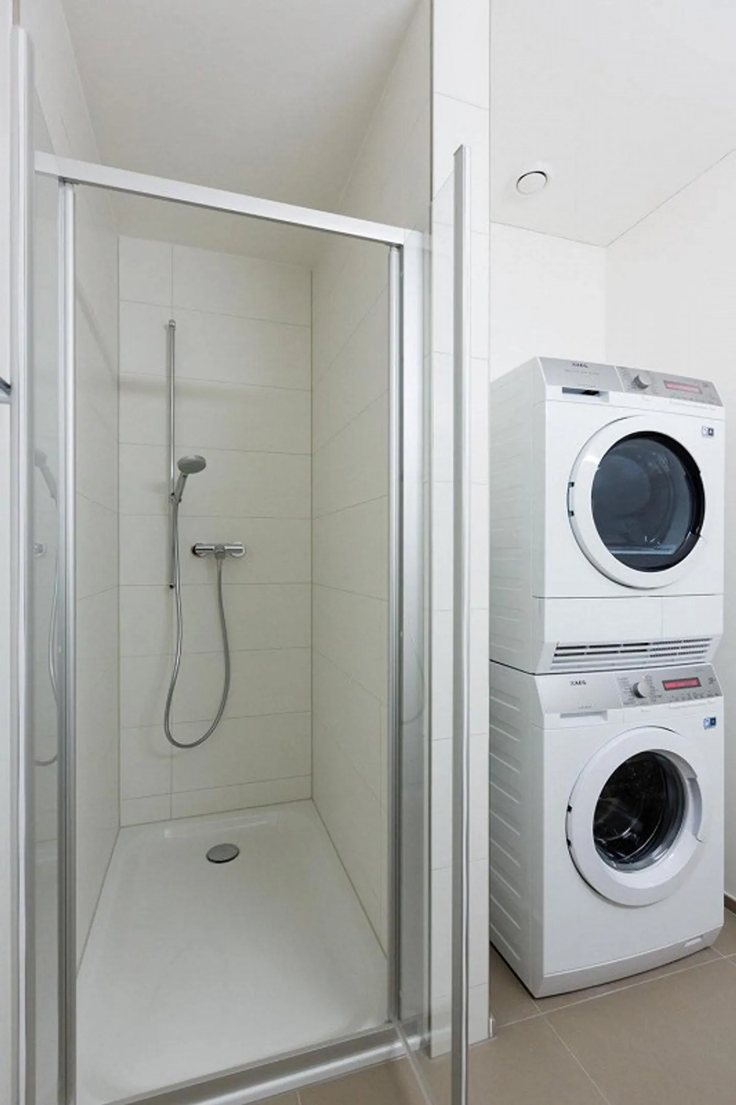 Appartement familial de 4,5 pièces avec deux jardins privés - Photo 5 sur 8