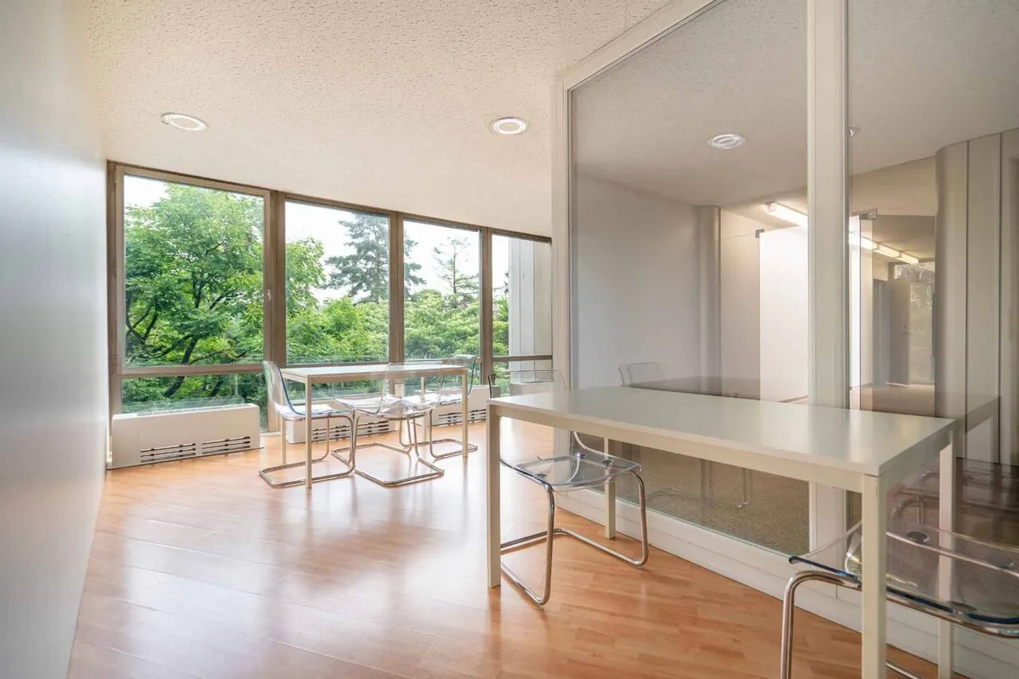 Office spaces from 24 m2 to 32 m2 with shared cafeteria and conference room - Photo 4 of 9