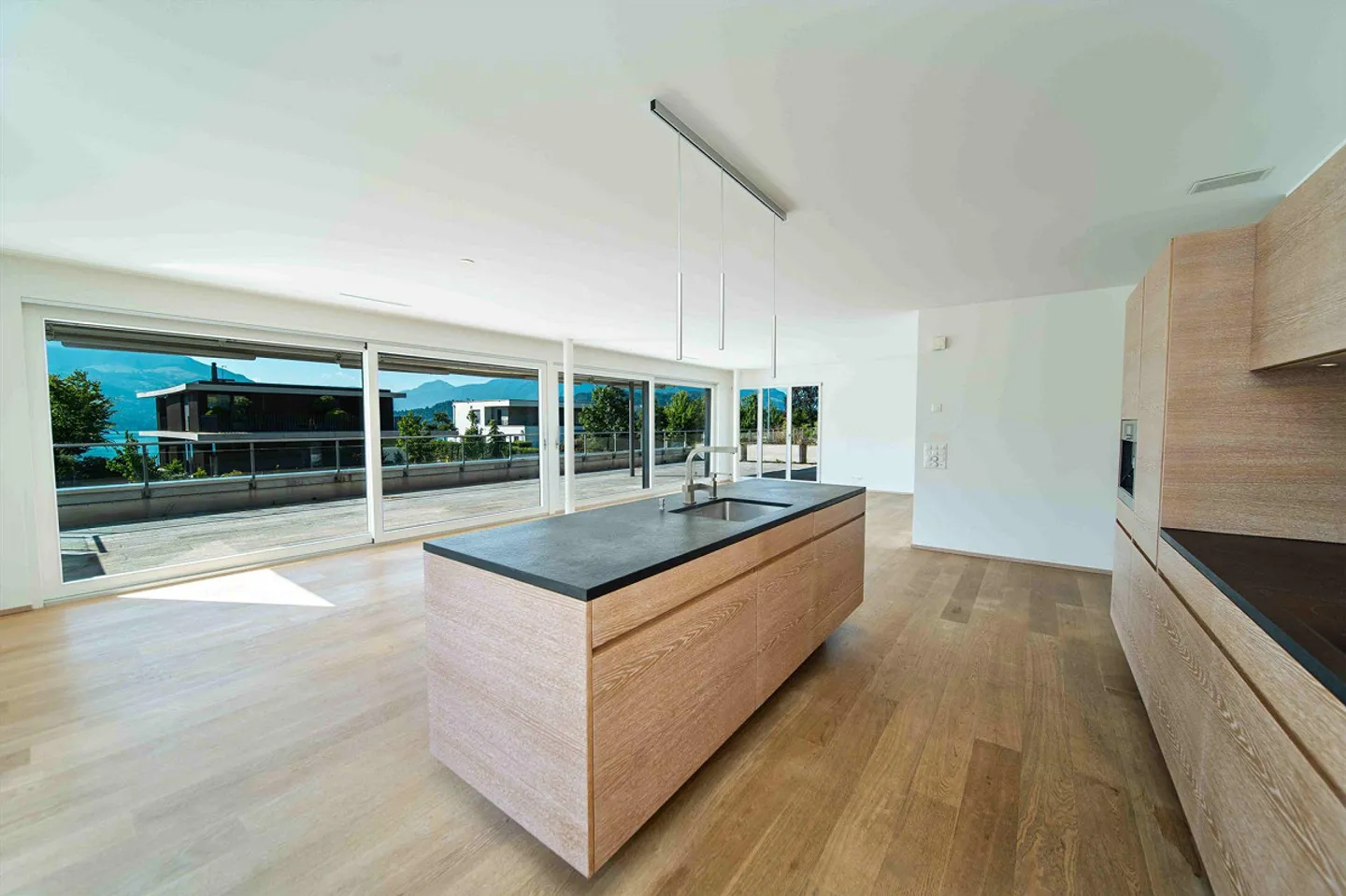 Spacious terrace apartment with studio – Living & Working in Risch - Photo 3 of 9