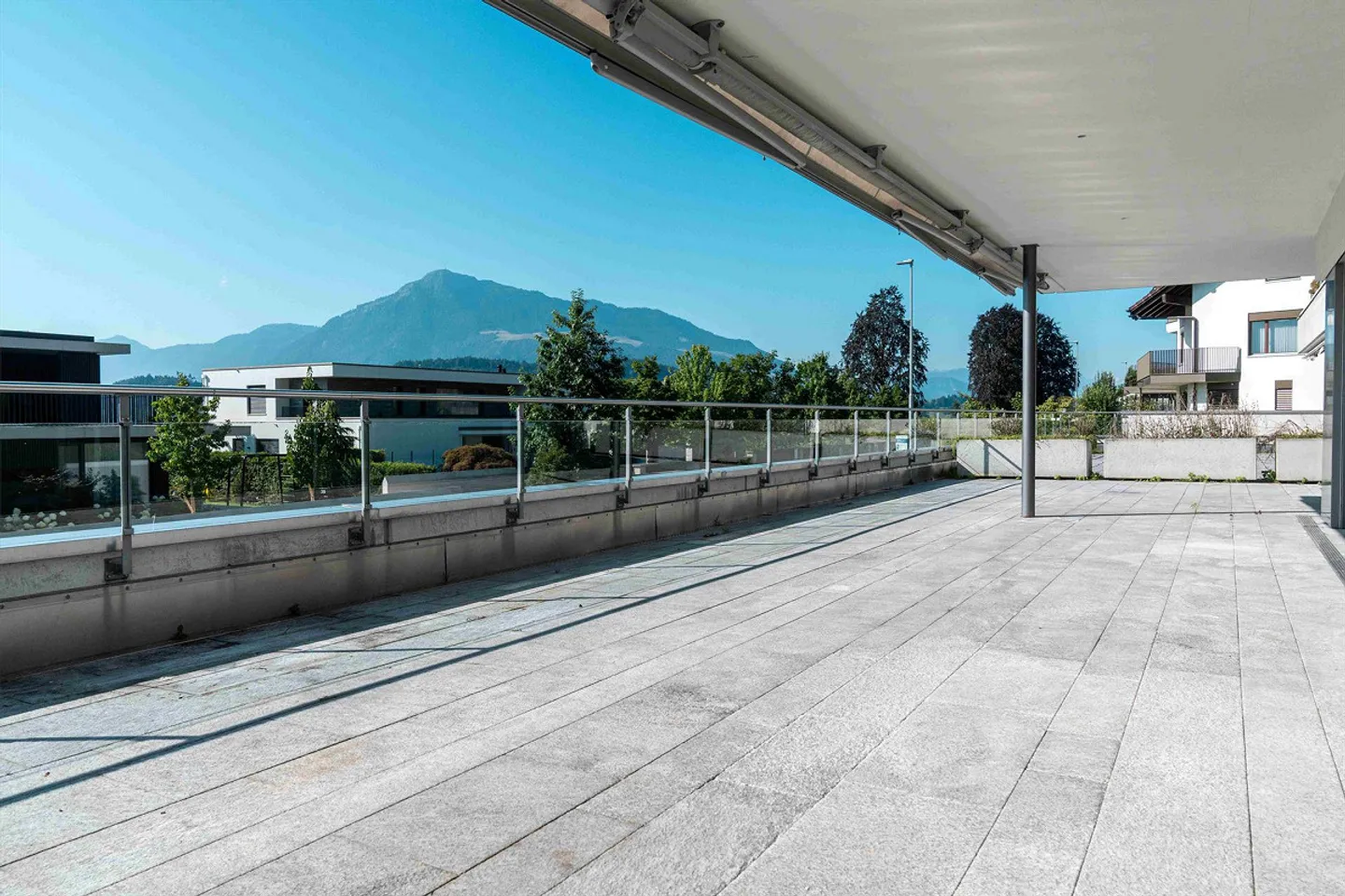Spacious terrace apartment with studio – Living & Working in Risch - Photo 5 of 9