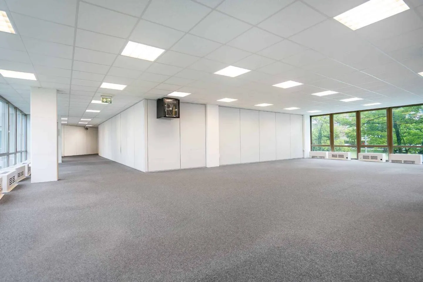 Office spaces from 24 m2 to 32 m2 with shared cafeteria and conference room - Photo 5 of 9