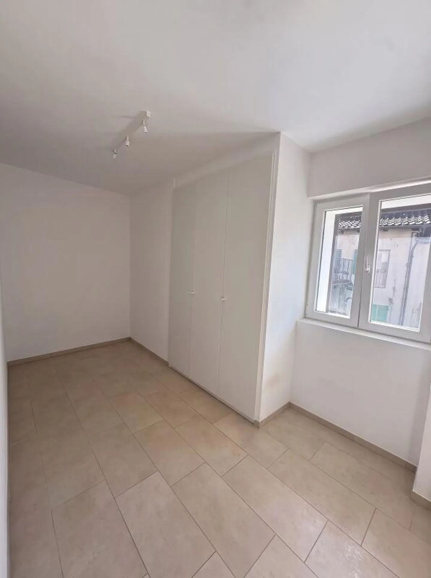 Modern 3.5 rooms in Arbedo - Photo 7 of 8