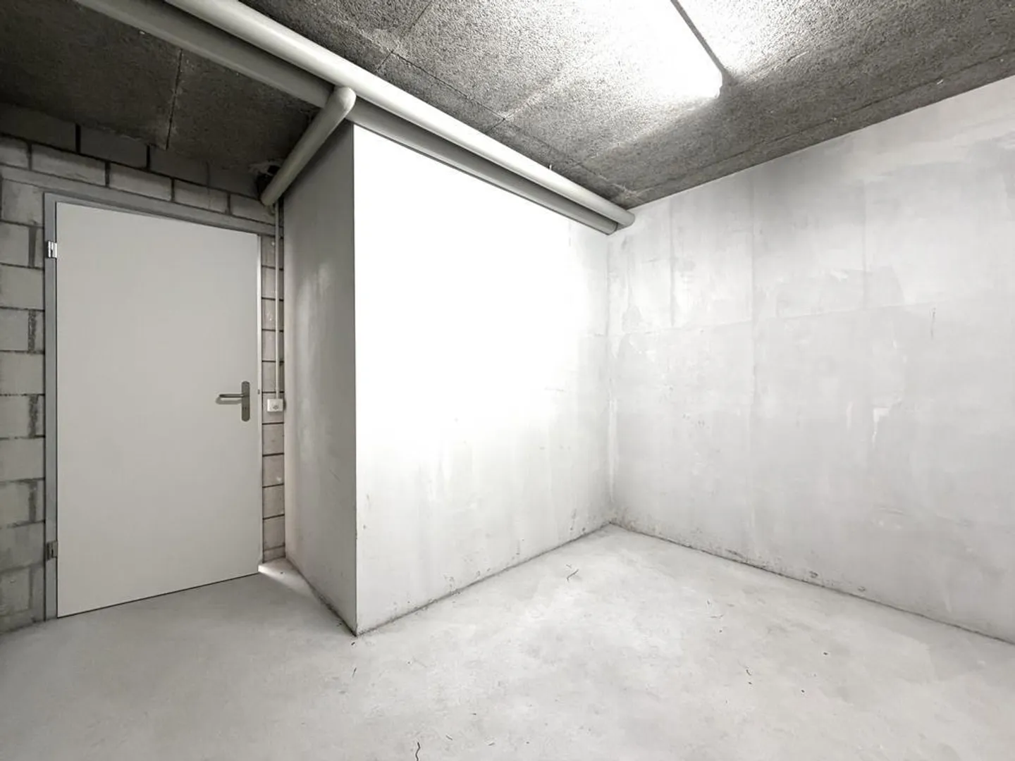 Practical storage room in a central location in Binningen - Photo 3 of 3