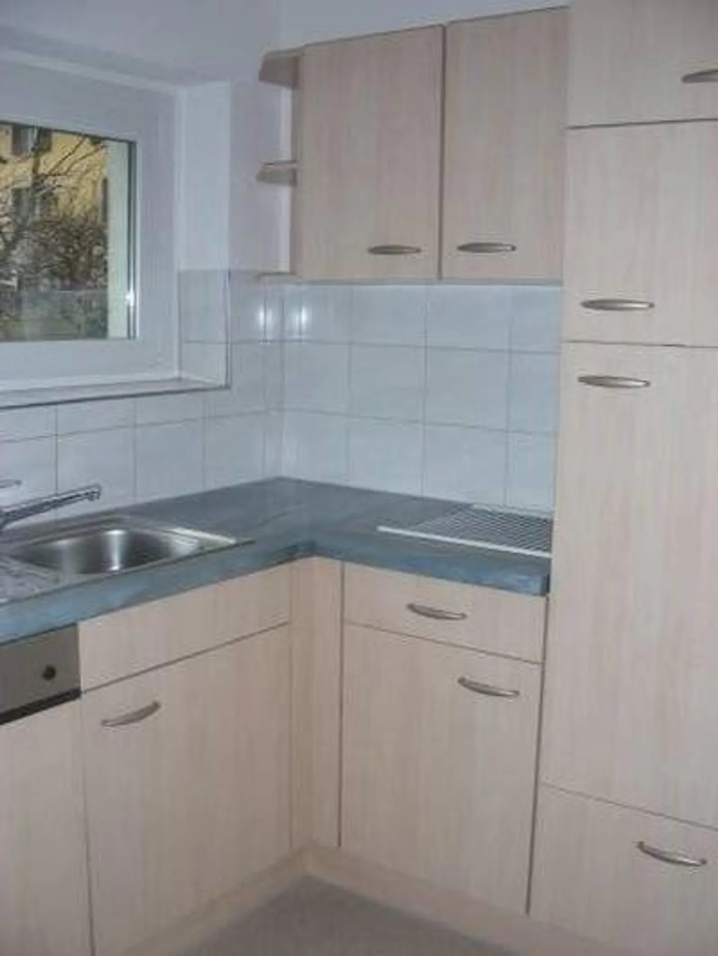 Charming 3-room apartment in Baden - Photo 2 of 11