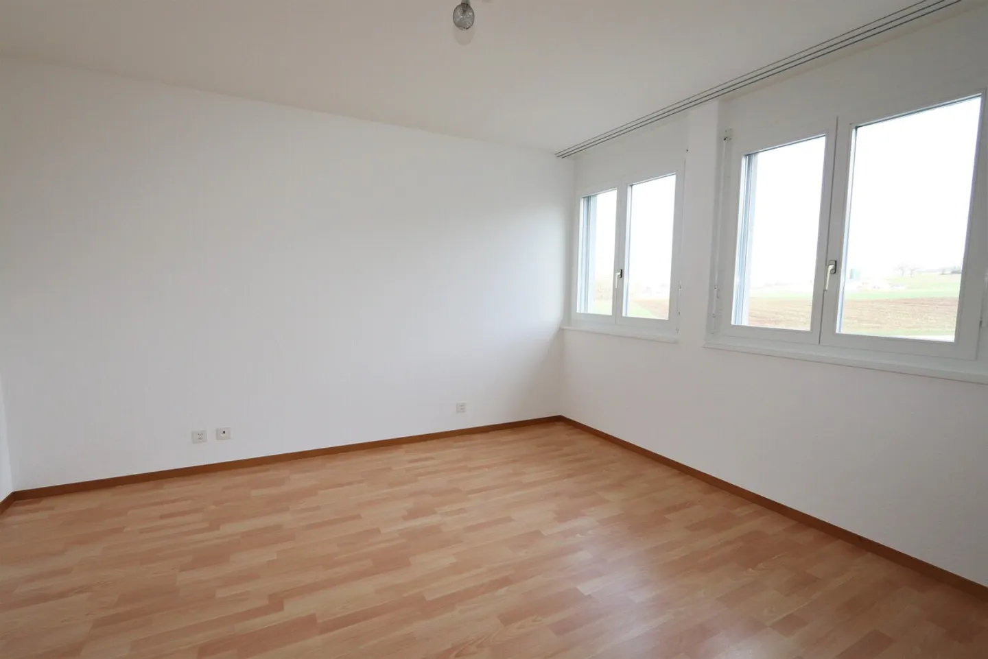Bright 3.5-room apartment with balcony in Domdidier – Available from 01.02.2026 - Photo 7 of 10