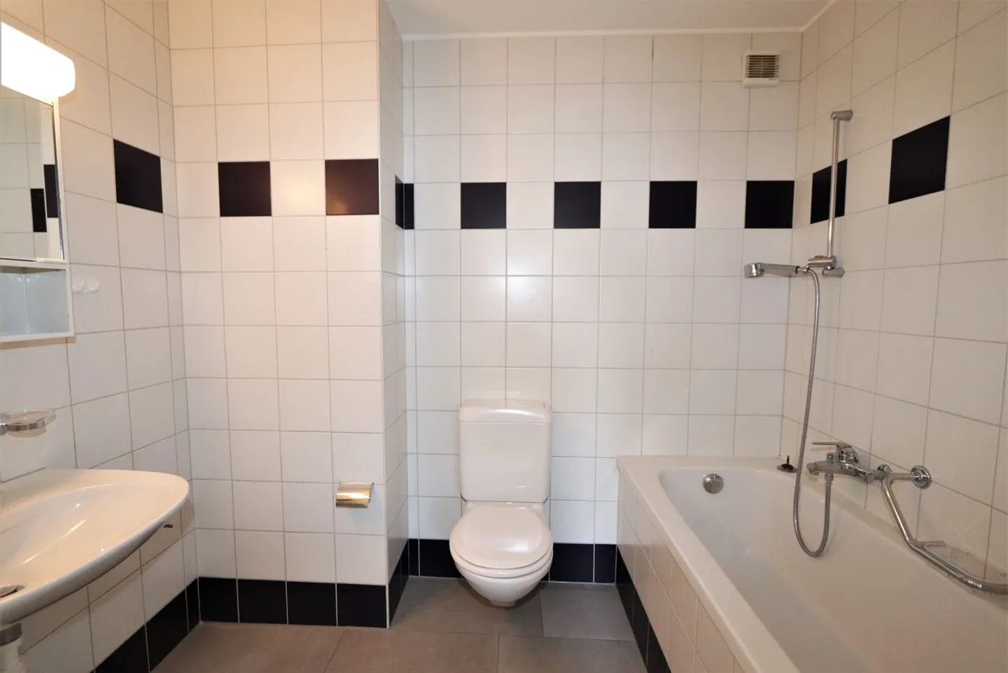 Bright 3.5-room apartment with balcony in Domdidier – Available from 01.02.2026 - Photo 9 of 10