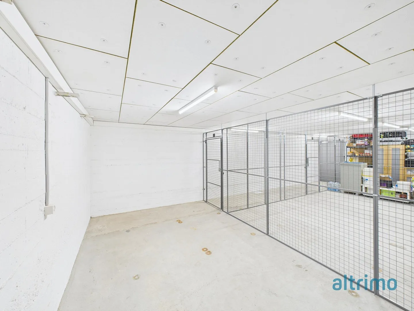 Spazio di stoccaggio pratico (16m2) in una posizione centrale - Foto 2 di 2