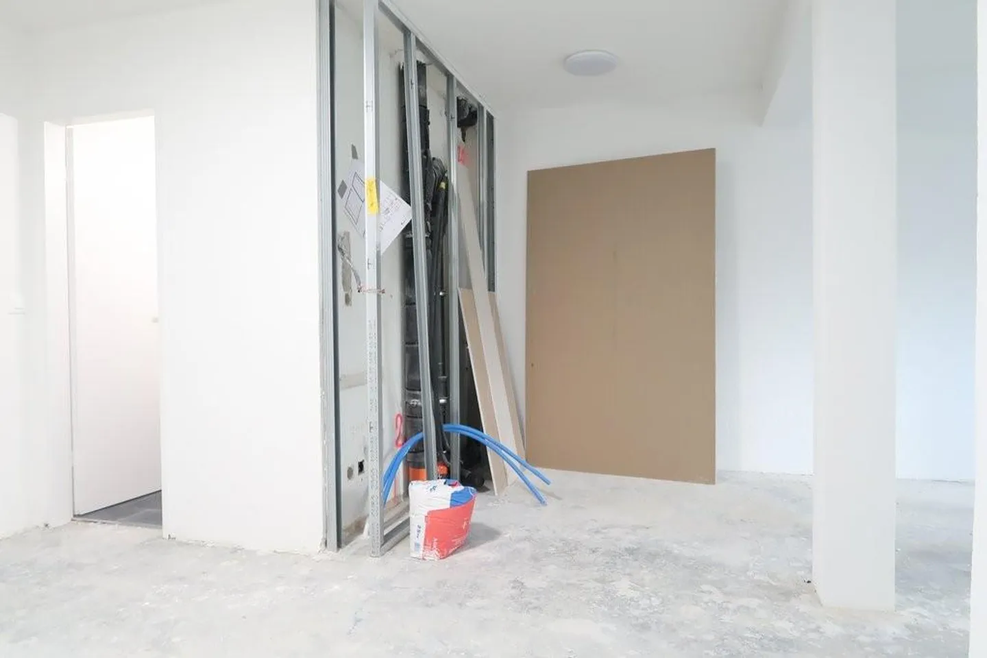 Office space in Morillon for your company - Photo 3 of 12