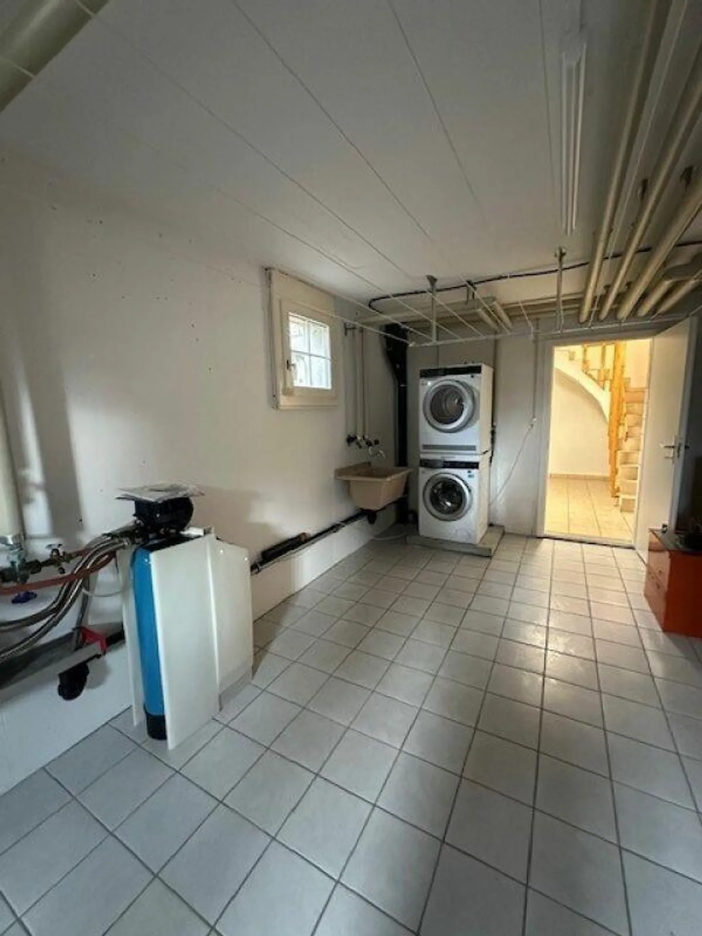 Ampia casa unifamiliare con giardino paradisiaco, sauna e laghetto - Foto 23 di 30
