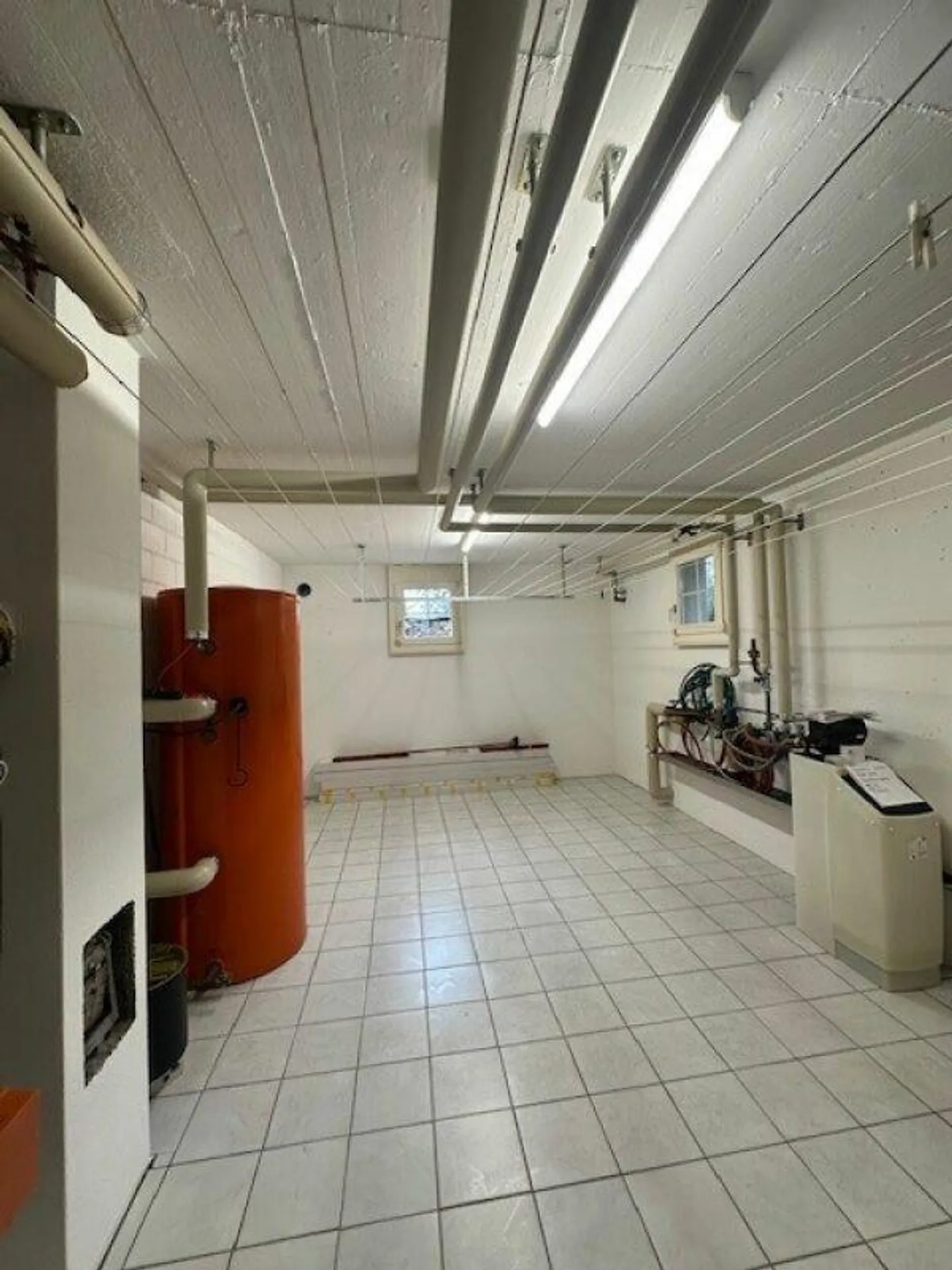 Ampia casa unifamiliare con giardino paradisiaco, sauna e laghetto - Foto 25 di 30