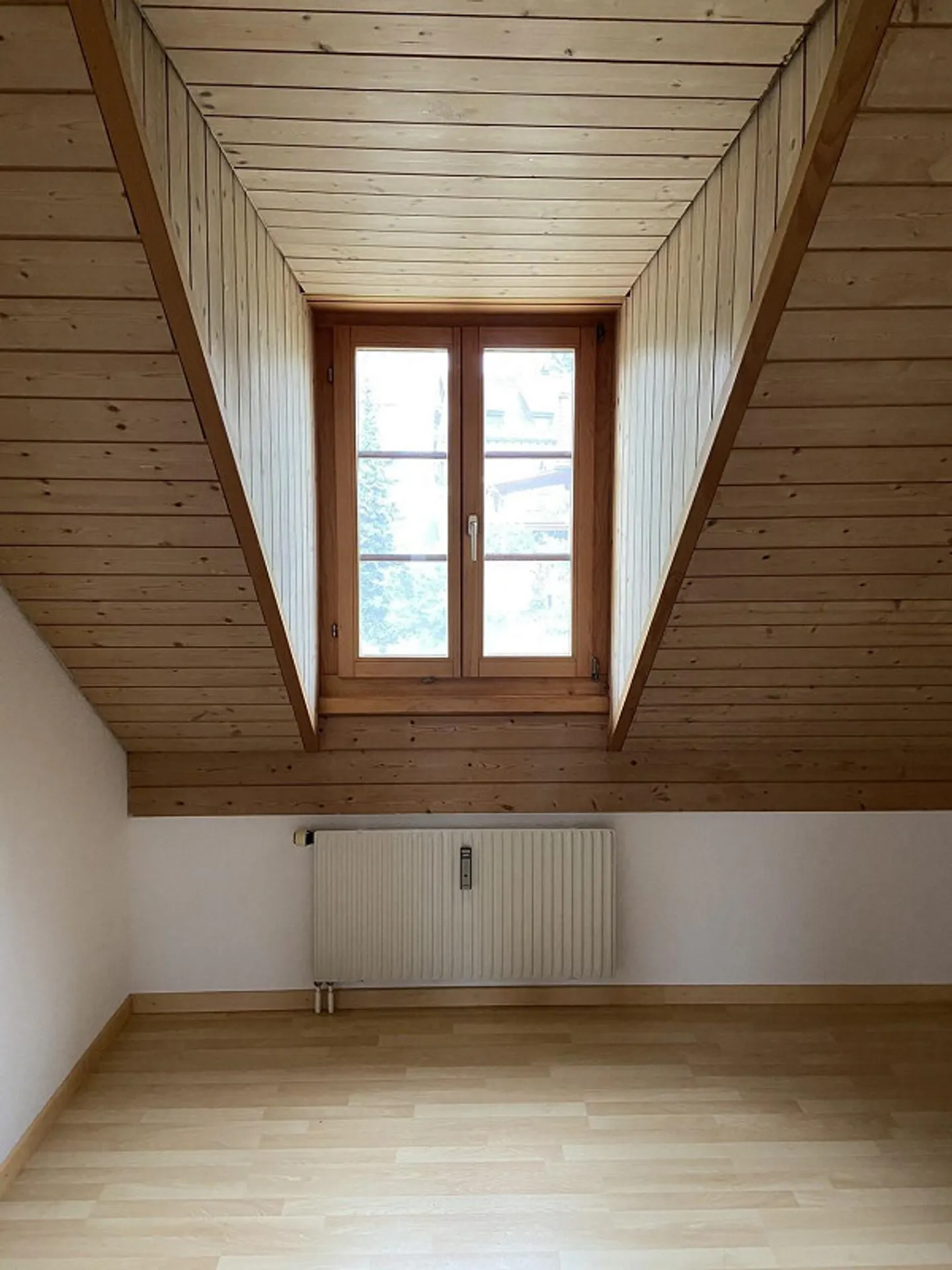 Stylish penthouse apartment with balcony and large gallery! - Photo 4 of 9