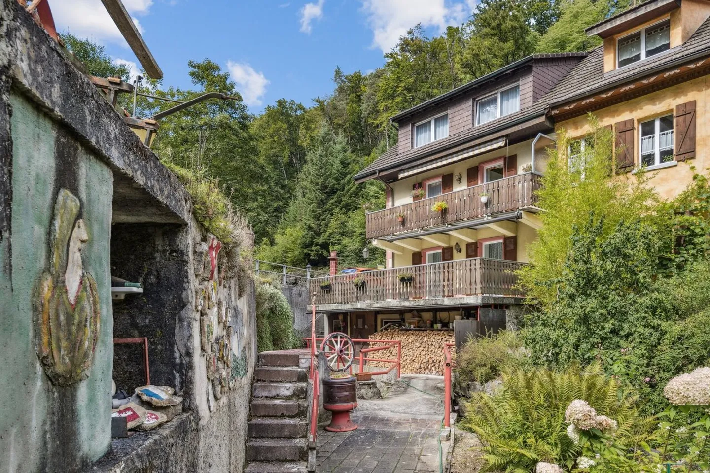 Proprietà situata in modo idilliaco su due lotti vicino al ruscello - Foto 1 di 6