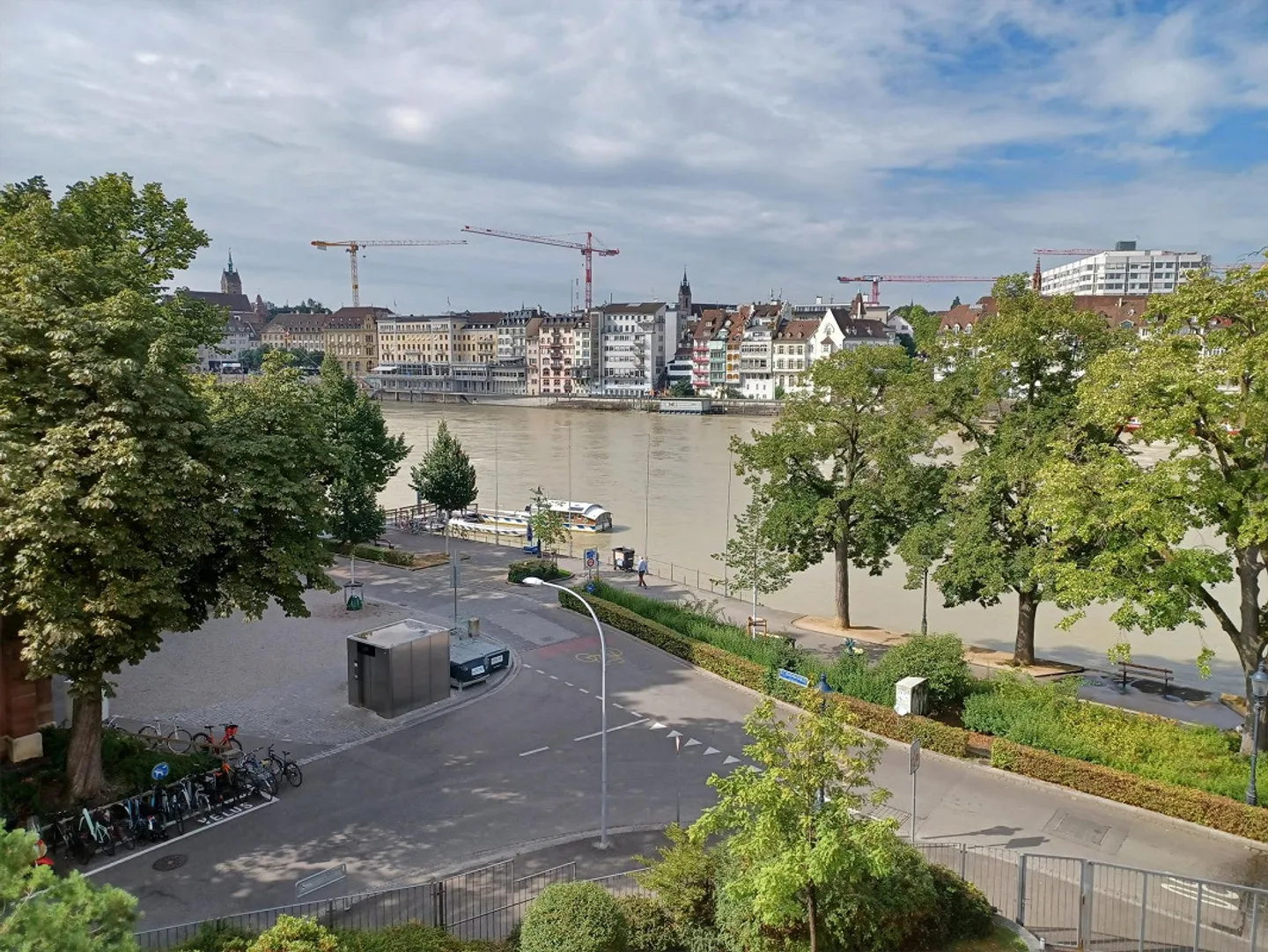Appartamento monolocale a Kleinbasel, direttamente sul Reno, 3° piano, balcone, ascensore - Foto 1 di 5