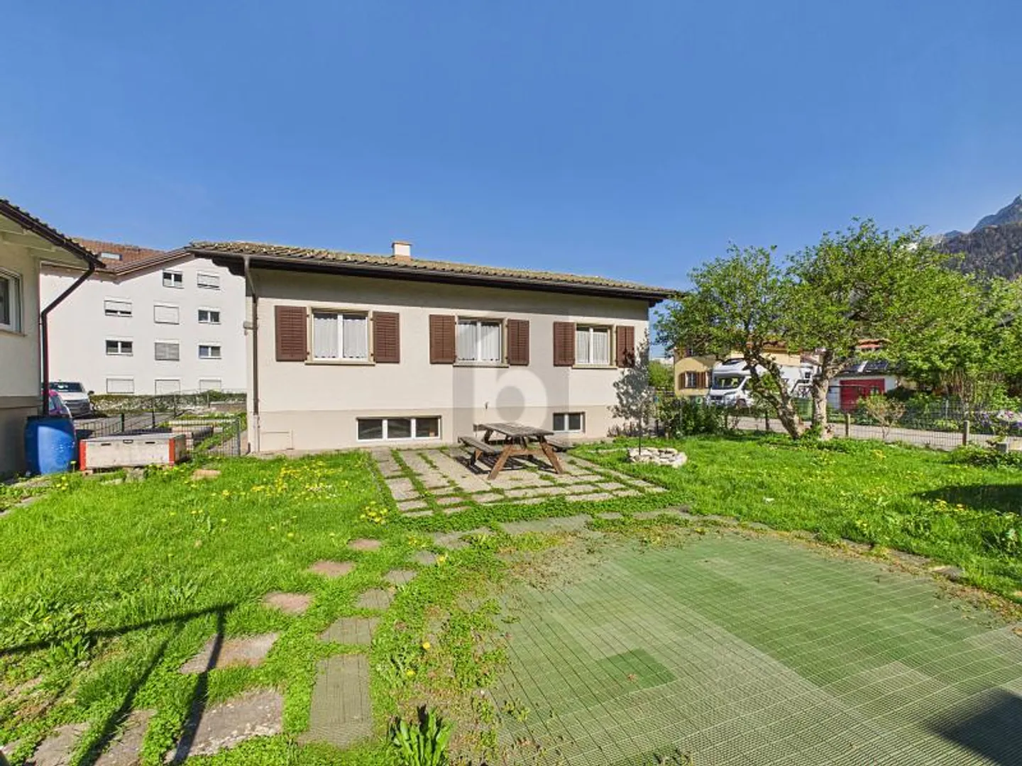 Quiet Family Paradise with Large Garden - Photo 2 of 6