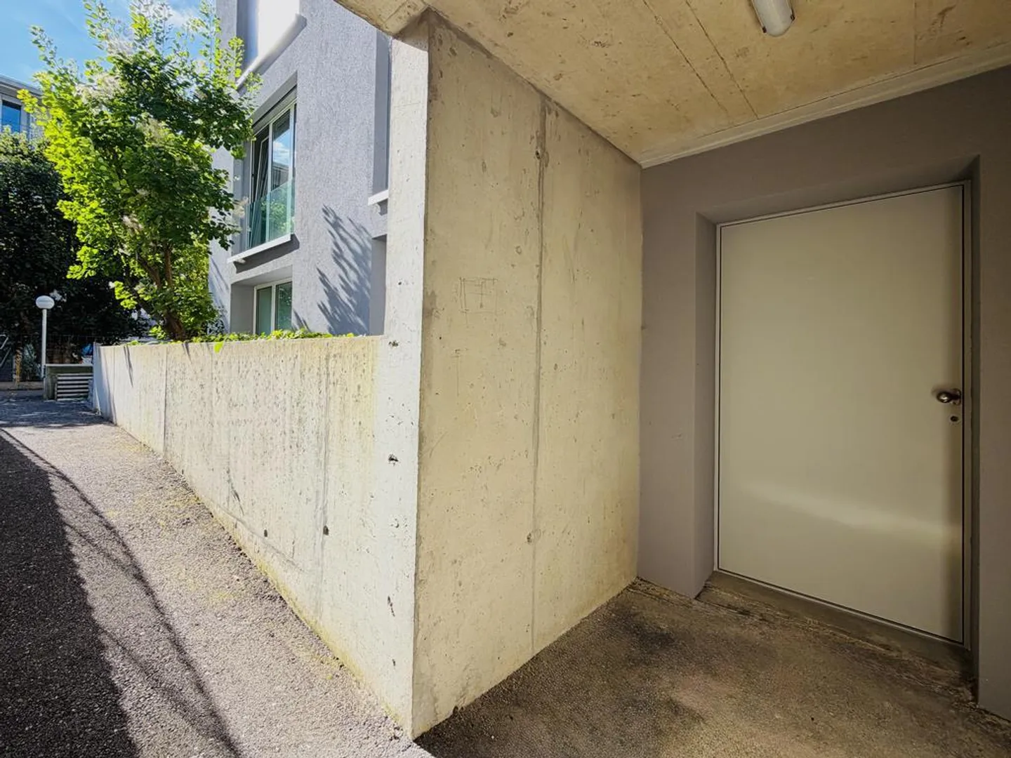 Practical storage room with private outside access - Photo 4 of 5