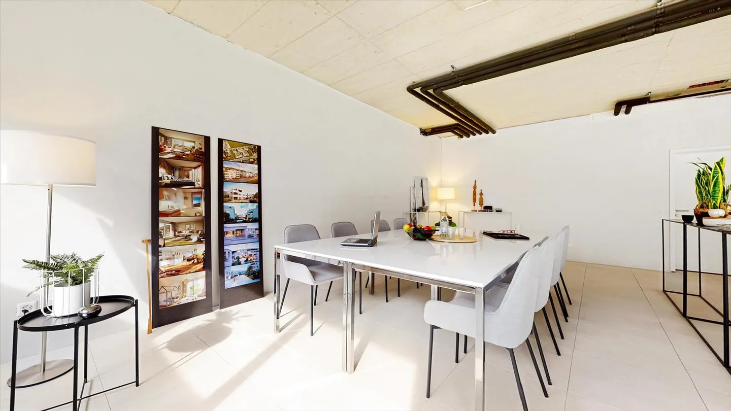 Commercial space with windows - Photo 6 of 7