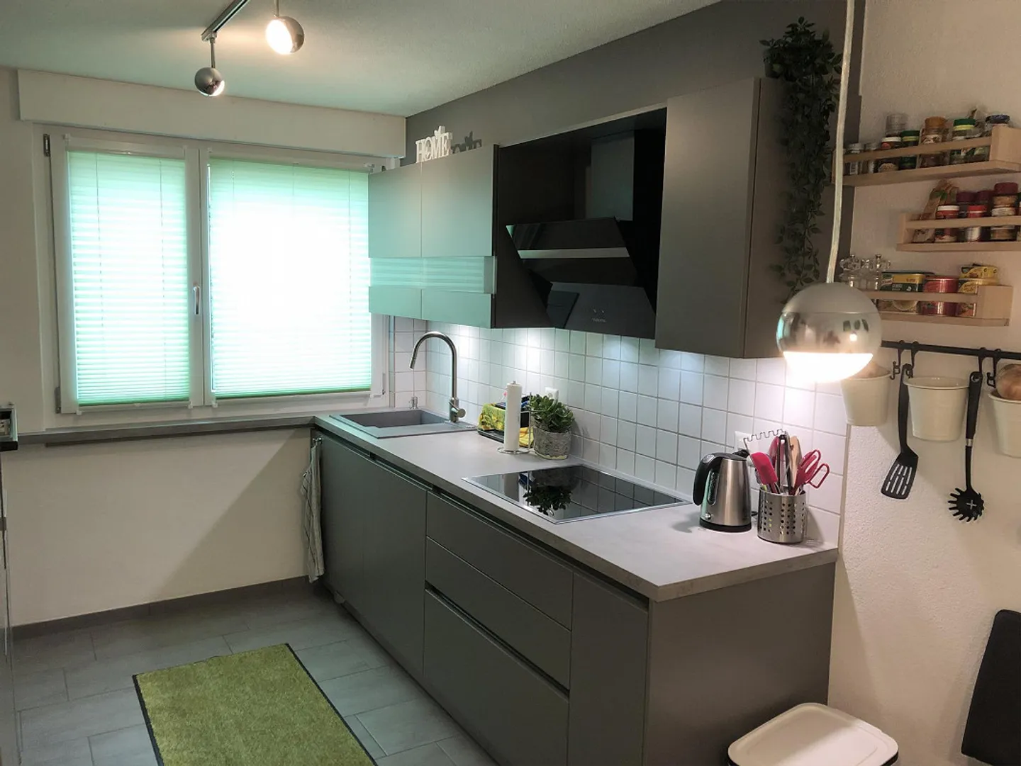 Affascinante casa a schiera di 5 stanze con giardino, carport e casetta da giardino - Foto 3 di 8