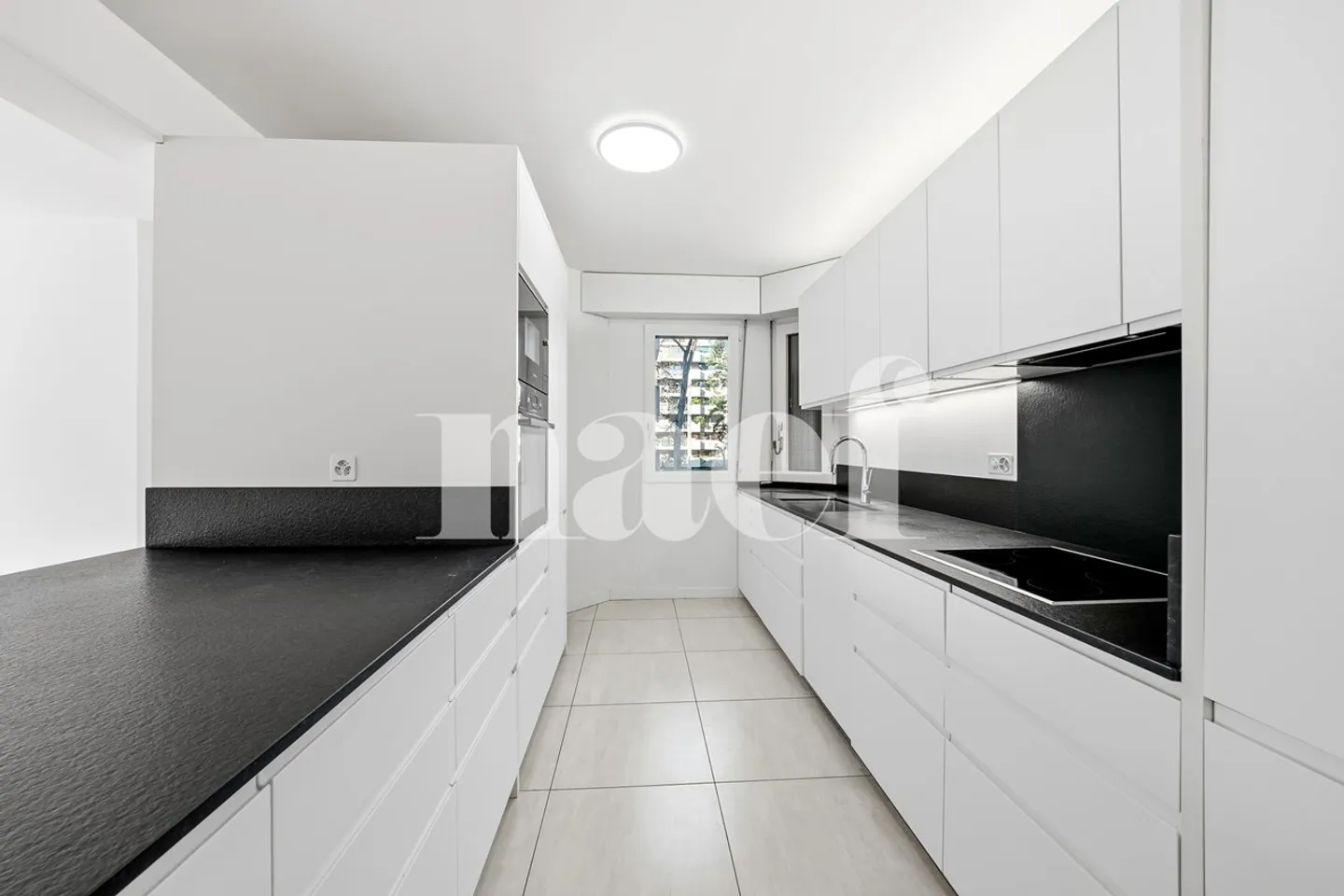 Spacious and Bright Apartment in Champel - Photo 2 of 12