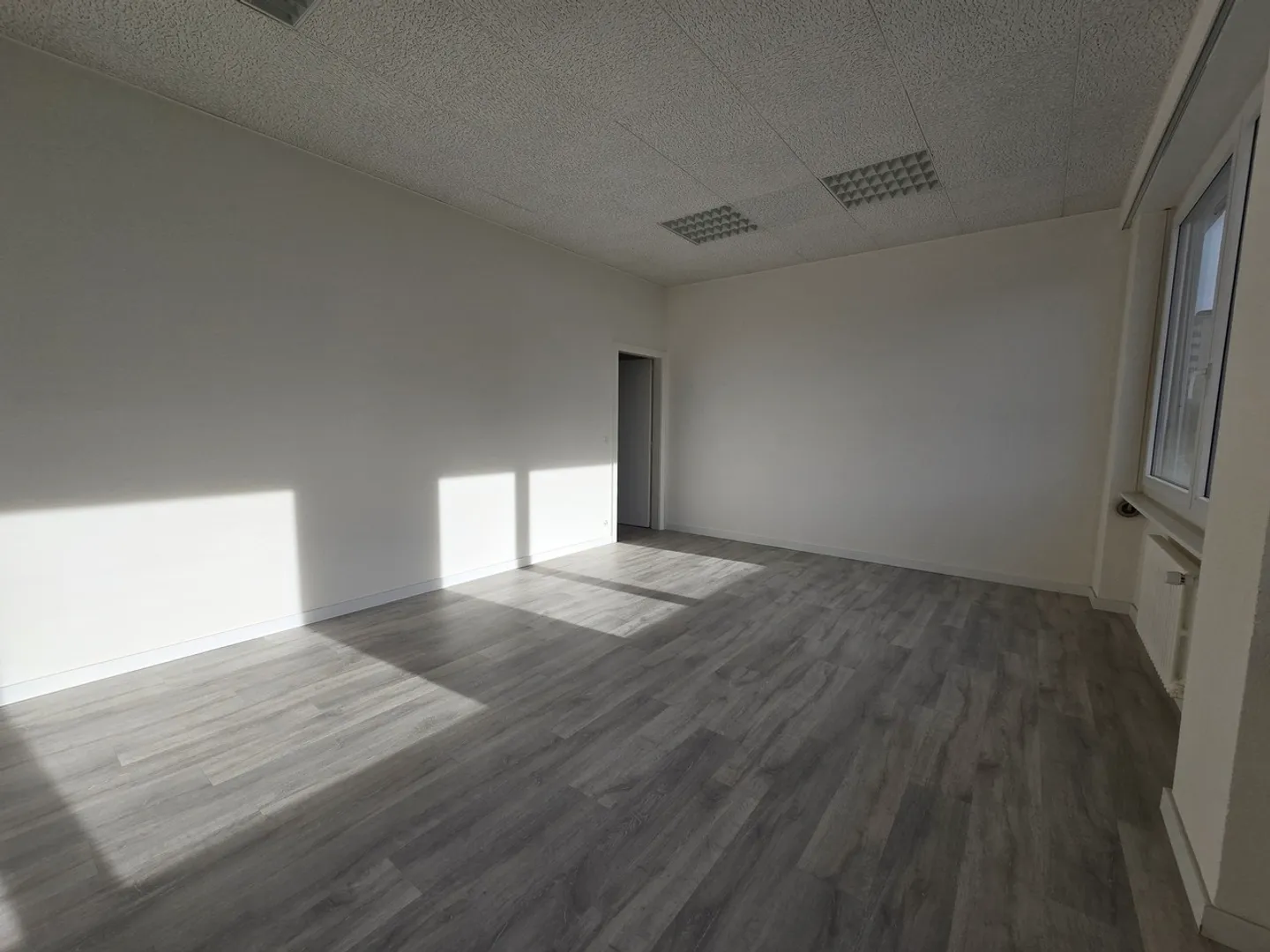 Sales/Office Space of 52 m² for Rent - 2nd Floor - Photo 5 of 8