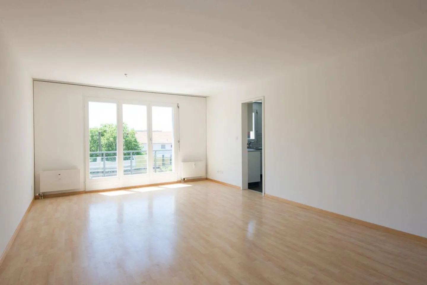 Schöne hochparterre Wohnung mit Gartenzugang - Foto 3 von 11