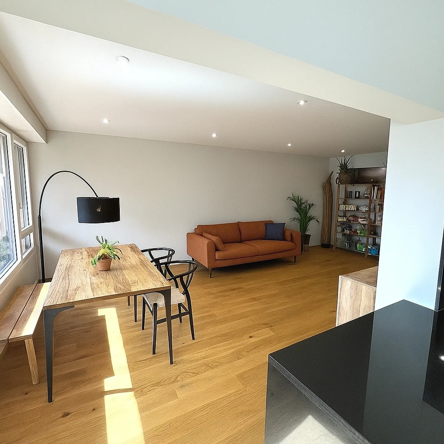 Magnificent 5-room apartment with balcony and master suite - Photo 1 of 9