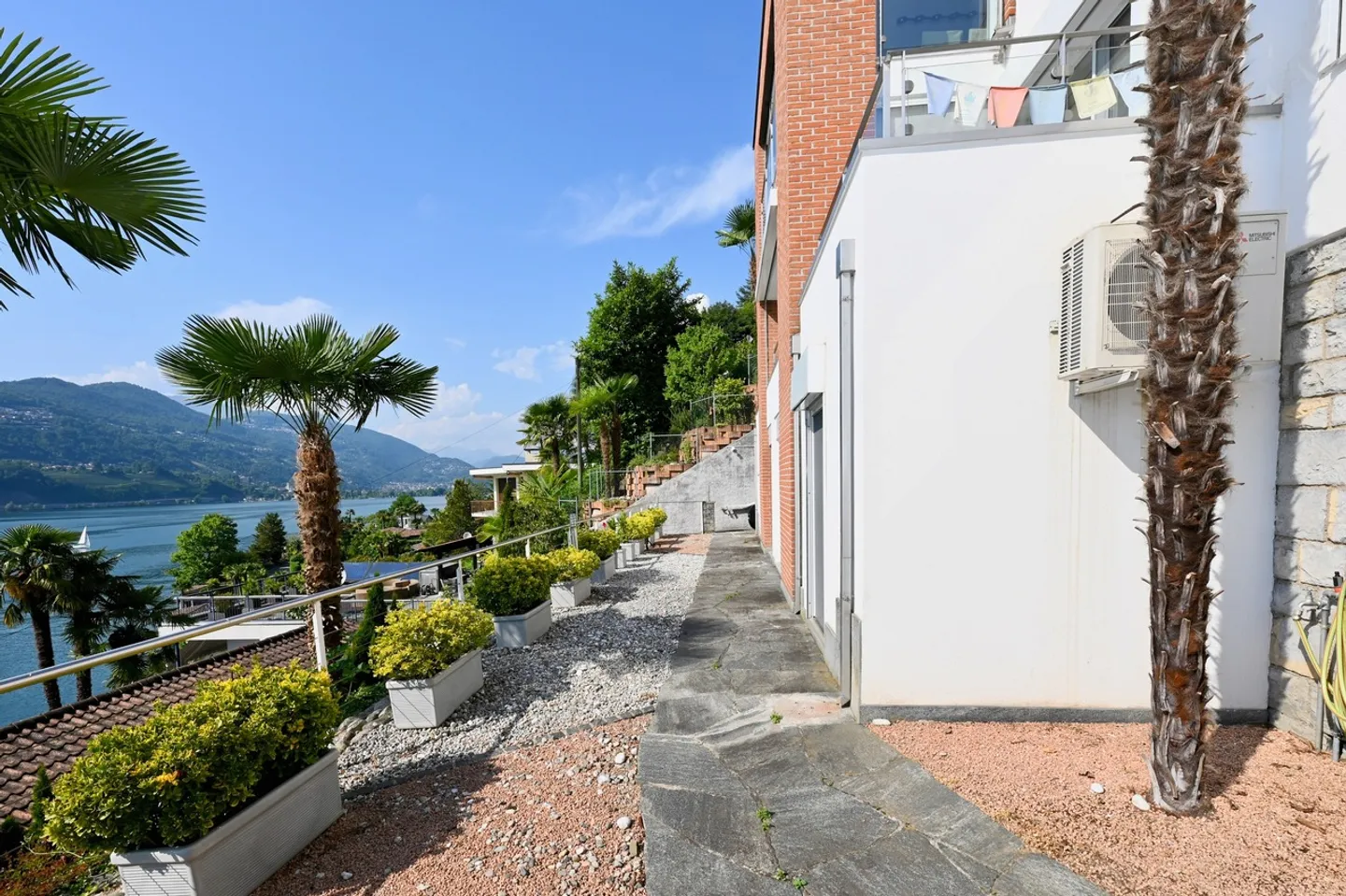 Helle Villa mit Garten, Pool und Blick auf den Luganersee - Foto 8 von 24