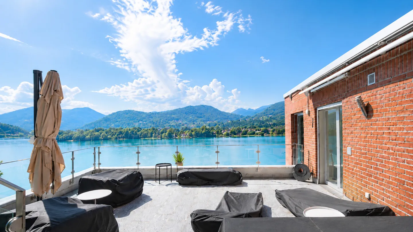 Helle Villa mit Garten, Pool und Blick auf den Luganersee - Foto 9 von 24
