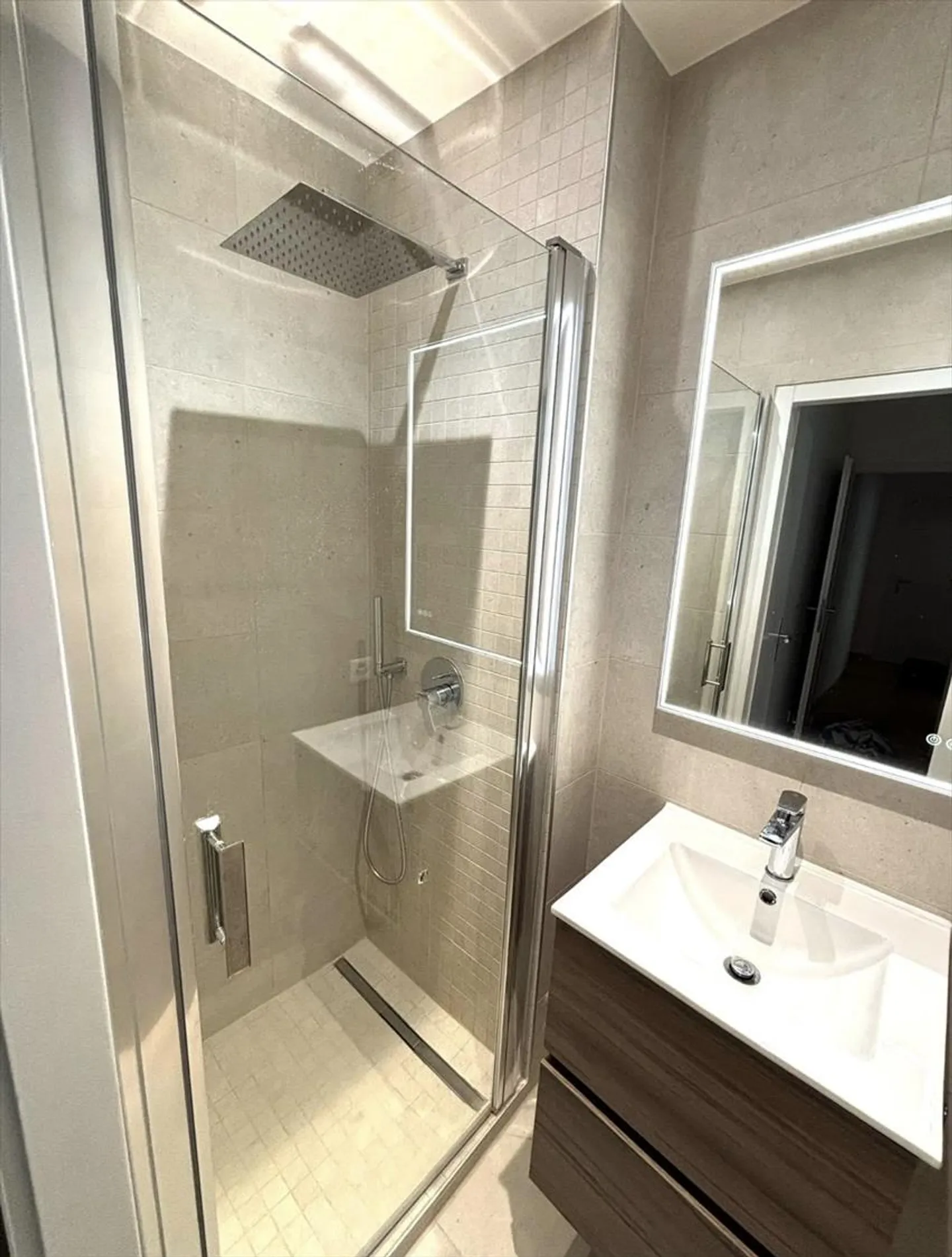 Magnificent 5-room apartment with balcony and master suite - Photo 7 of 9