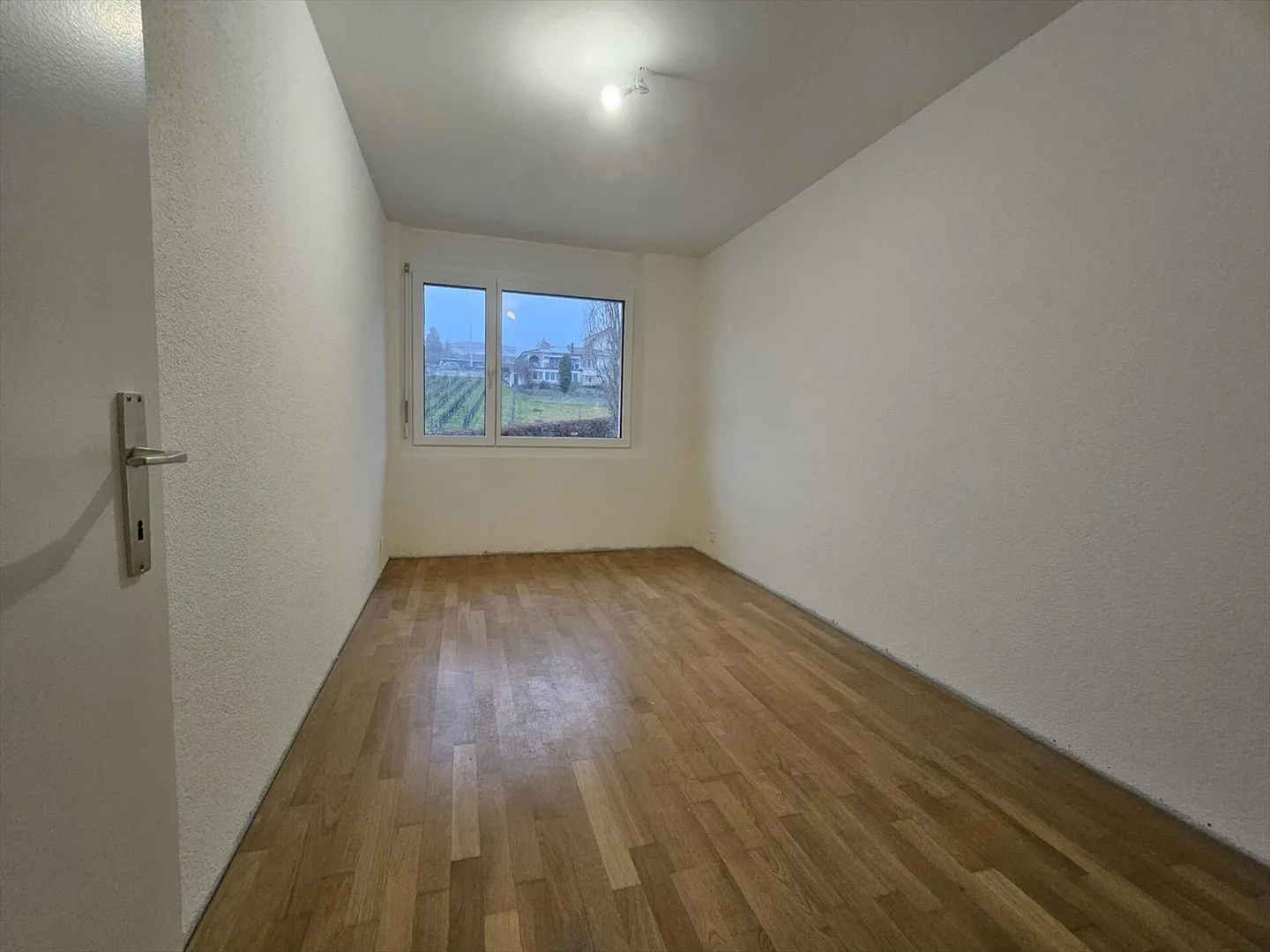 Renovated! 5-room apartment on the 2nd floor - Photo 8 of 11