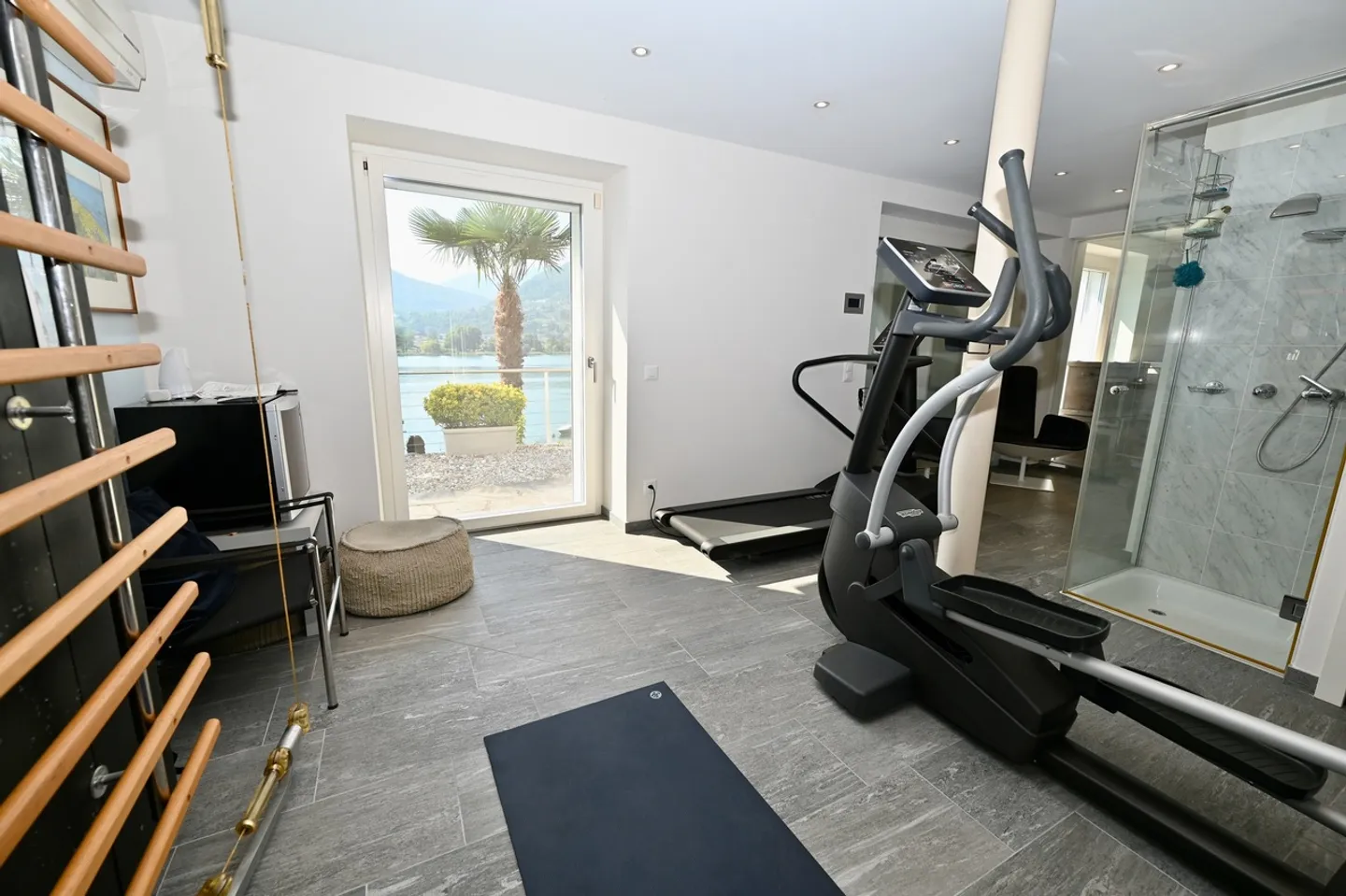 Helle Villa mit Garten, Pool und Blick auf den Luganersee - Foto 22 von 24