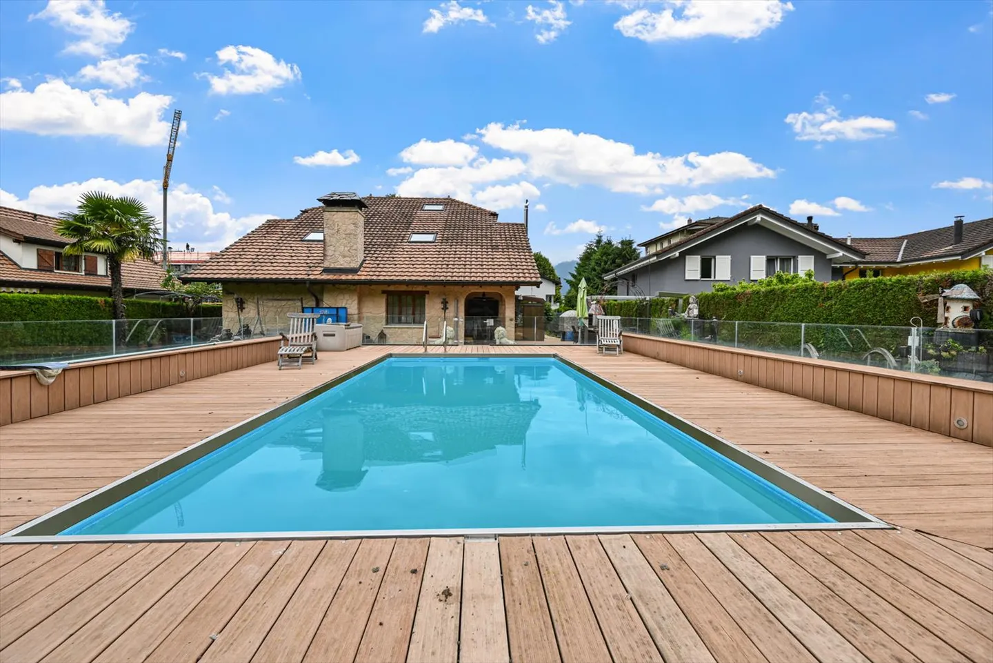 Schöne individuelle Villa mit 8 Zimmern, Swimmingpool und Garten in Bouveret - Foto 1 von 13