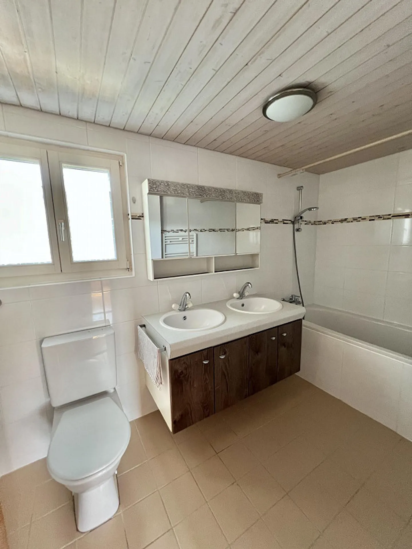 Casa trifamiliare in una posizione naturale - Foto 4 di 10