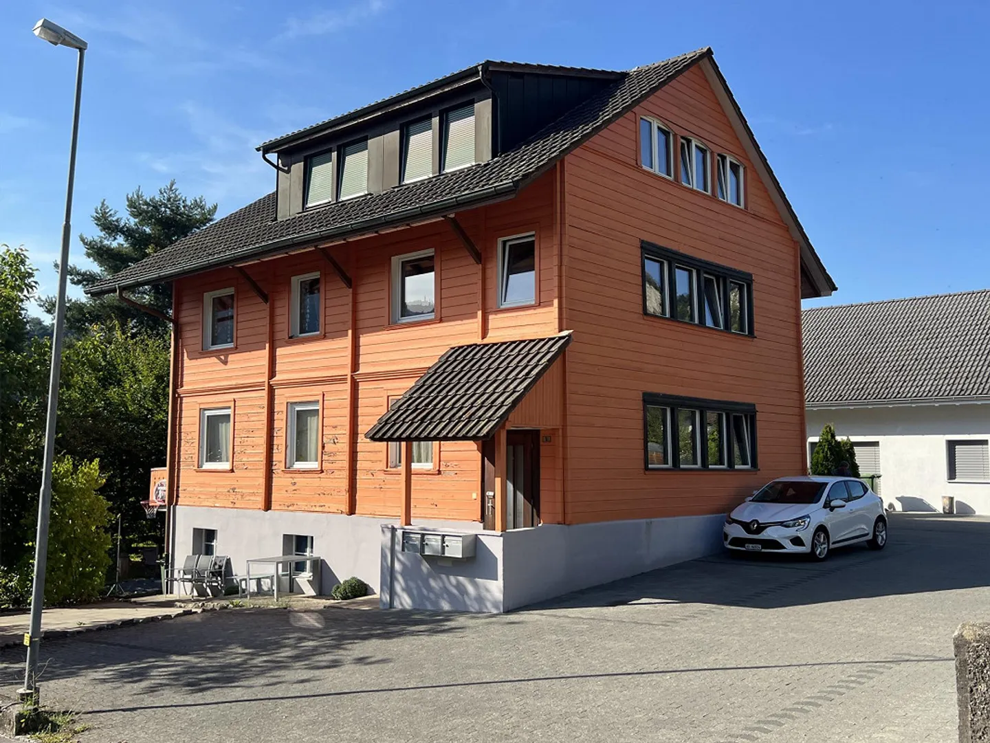 Casa trifamiliare in una posizione naturale - Foto 1 di 10