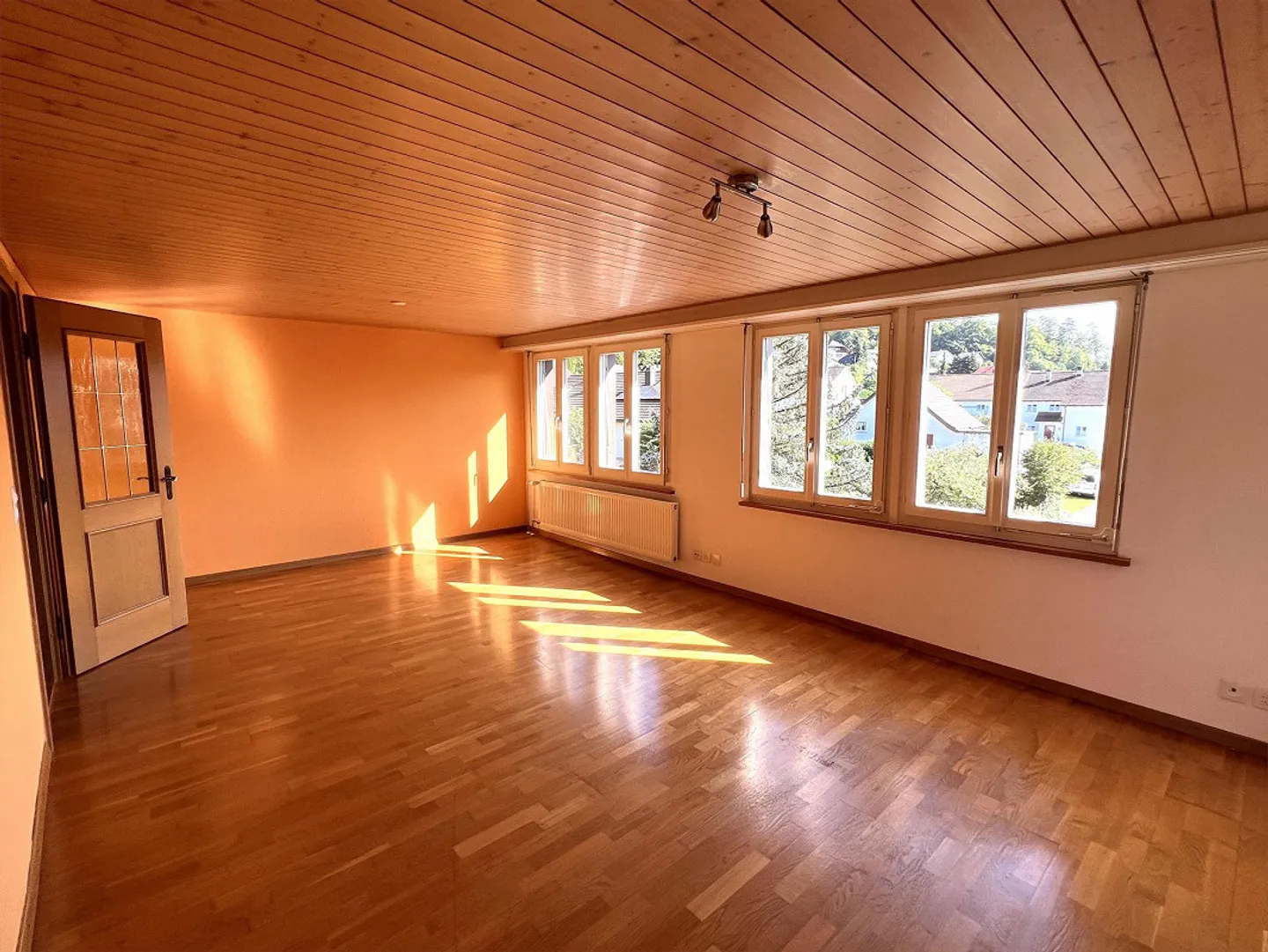 Casa trifamiliare in una posizione naturale - Foto 2 di 10