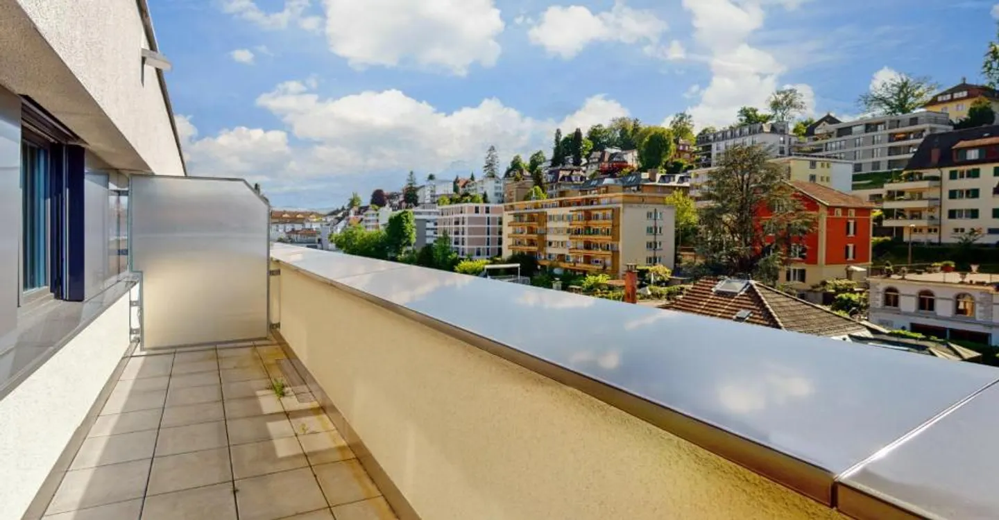 Limitato fino al 31.03.2027 - Appartamento attico moderno nel cuore di Lucerna - Foto 2 di 8