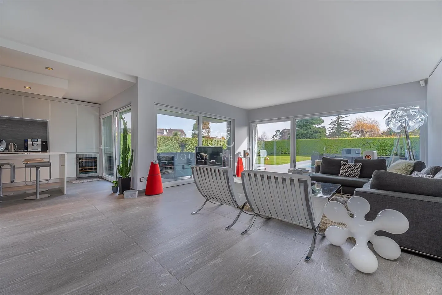 Zeitgenössische Villa mit Schwimmbad in Terre Sainte - Foto 4 von 9