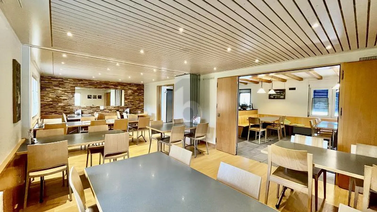 RESTAURANT TRADITIONNEL RÉNOVÉ AVEC 25 PLACES DE PARKING - Photo 1 sur 6