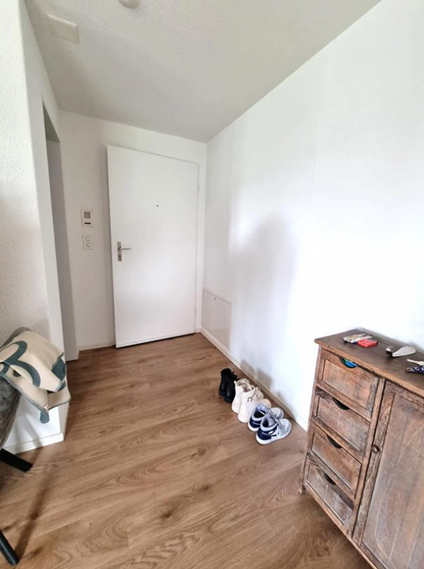 Luminoso appartamento di 2 stanze con area salotto - Foto 2 di 5