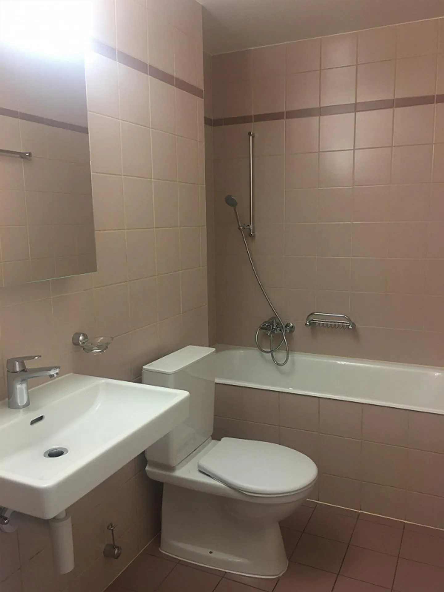 A stone's throw from the lake - Photo 8 of 9