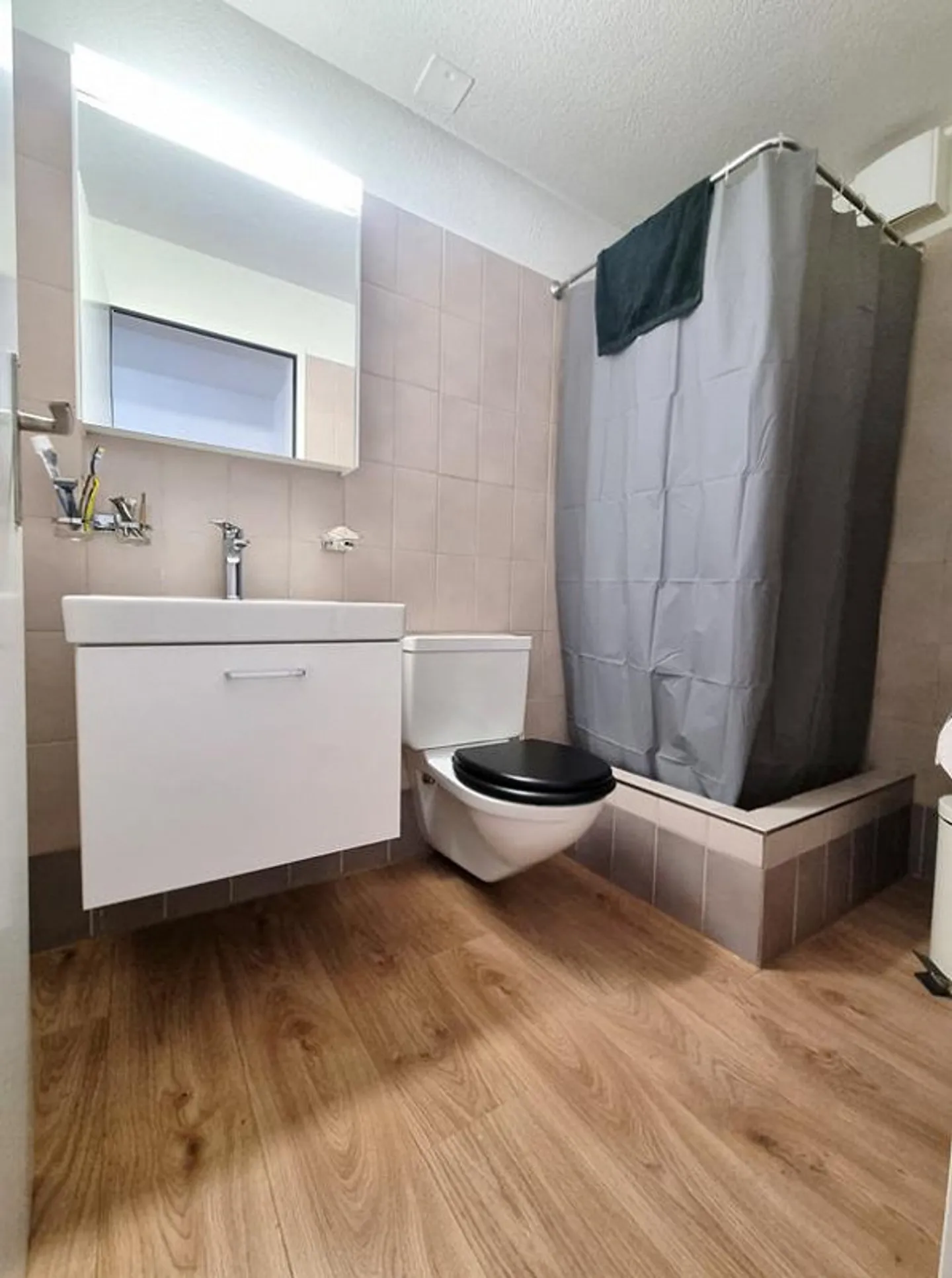 Luminoso appartamento di 2 stanze con area salotto - Foto 4 di 5