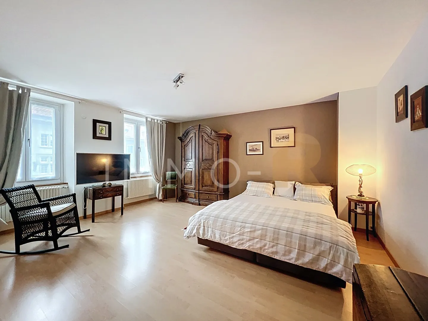 Opportunità unica nel cuore di Romont, edificio misto in vendita - Foto 8 di 12