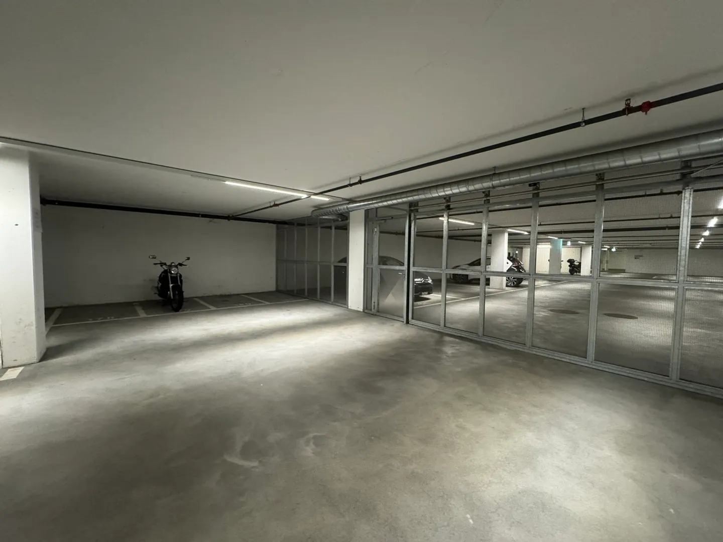 Covered motorcycle parking - Photo 4 of 4