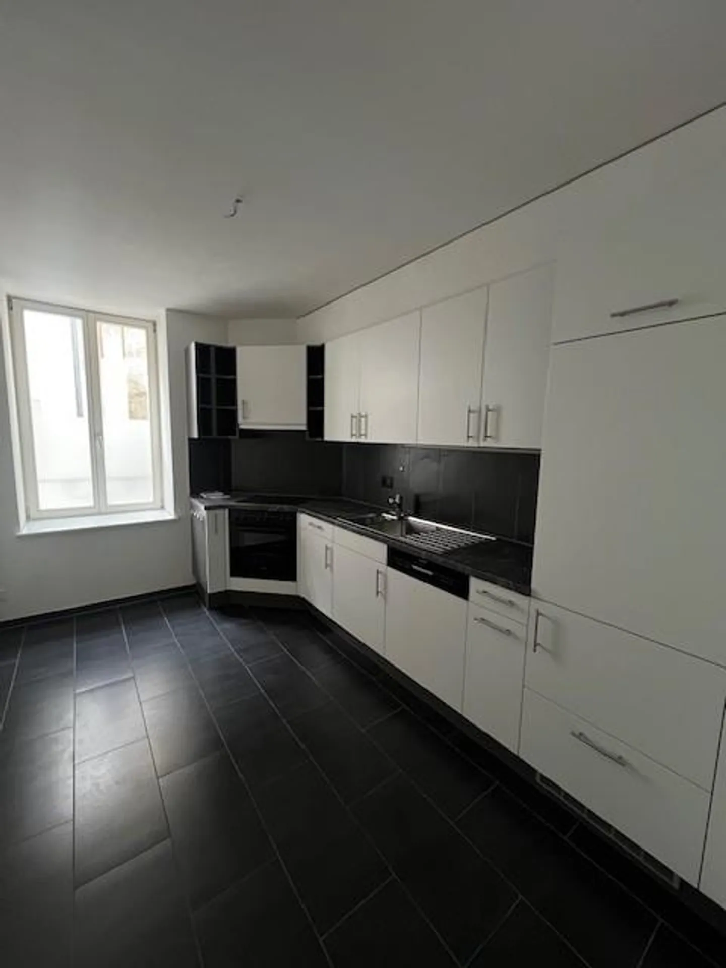 Charming accommodation in the heart of Yverdon - Photo 3 of 6