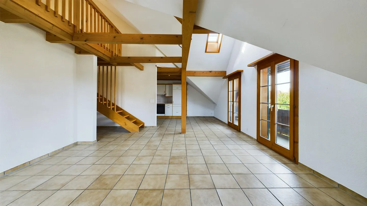 Ampio attico di 4½ locali con galleria + due balconi - Foto 2 di 9