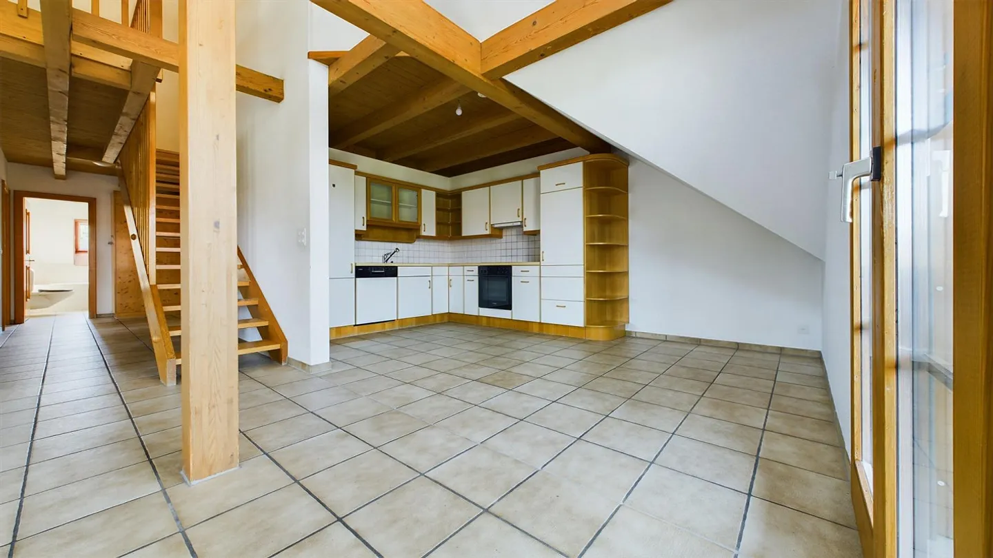 Ampio attico di 4½ locali con galleria + due balconi - Foto 3 di 9