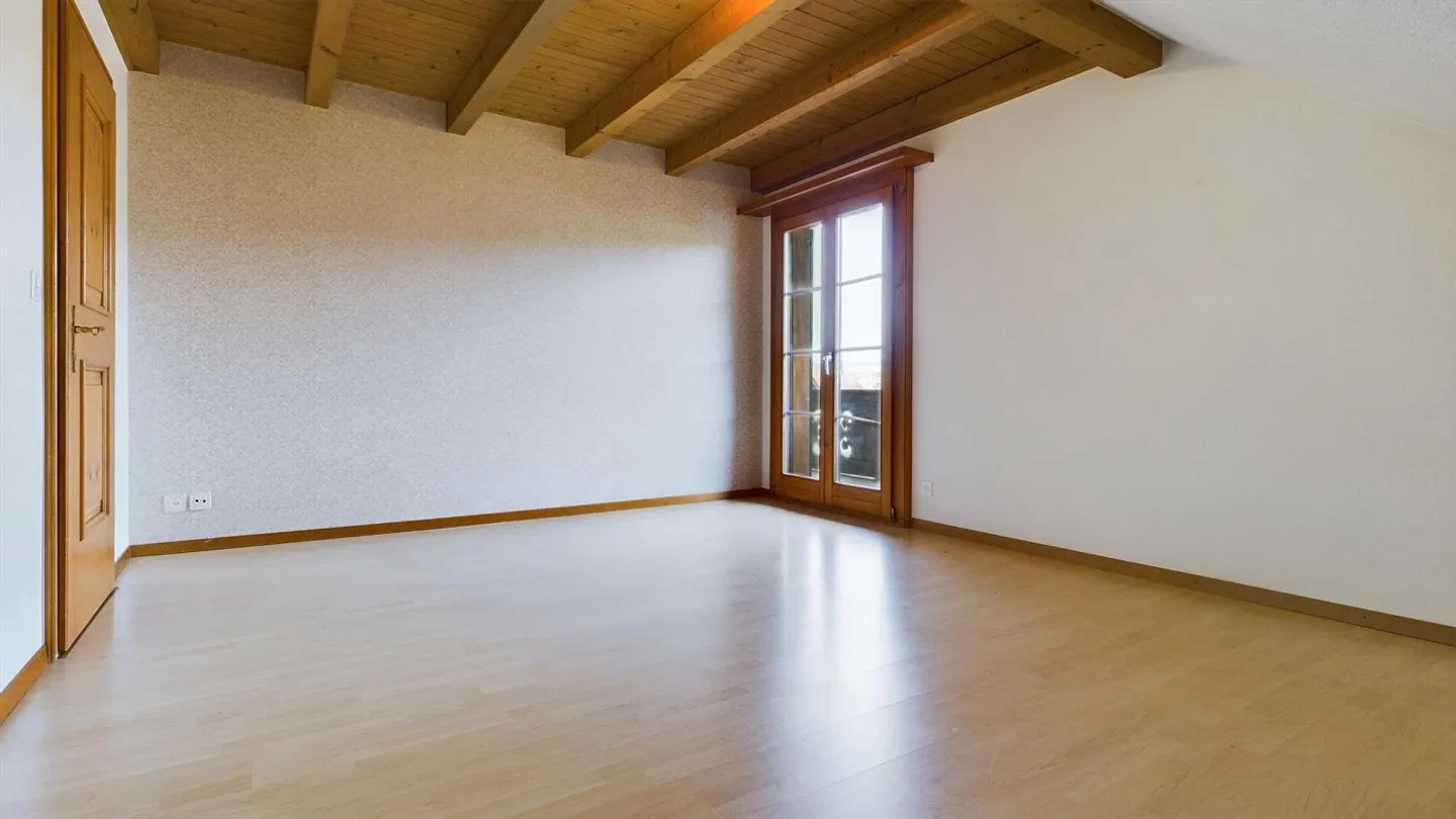 Ampio attico di 4½ locali con galleria + due balconi - Foto 4 di 9