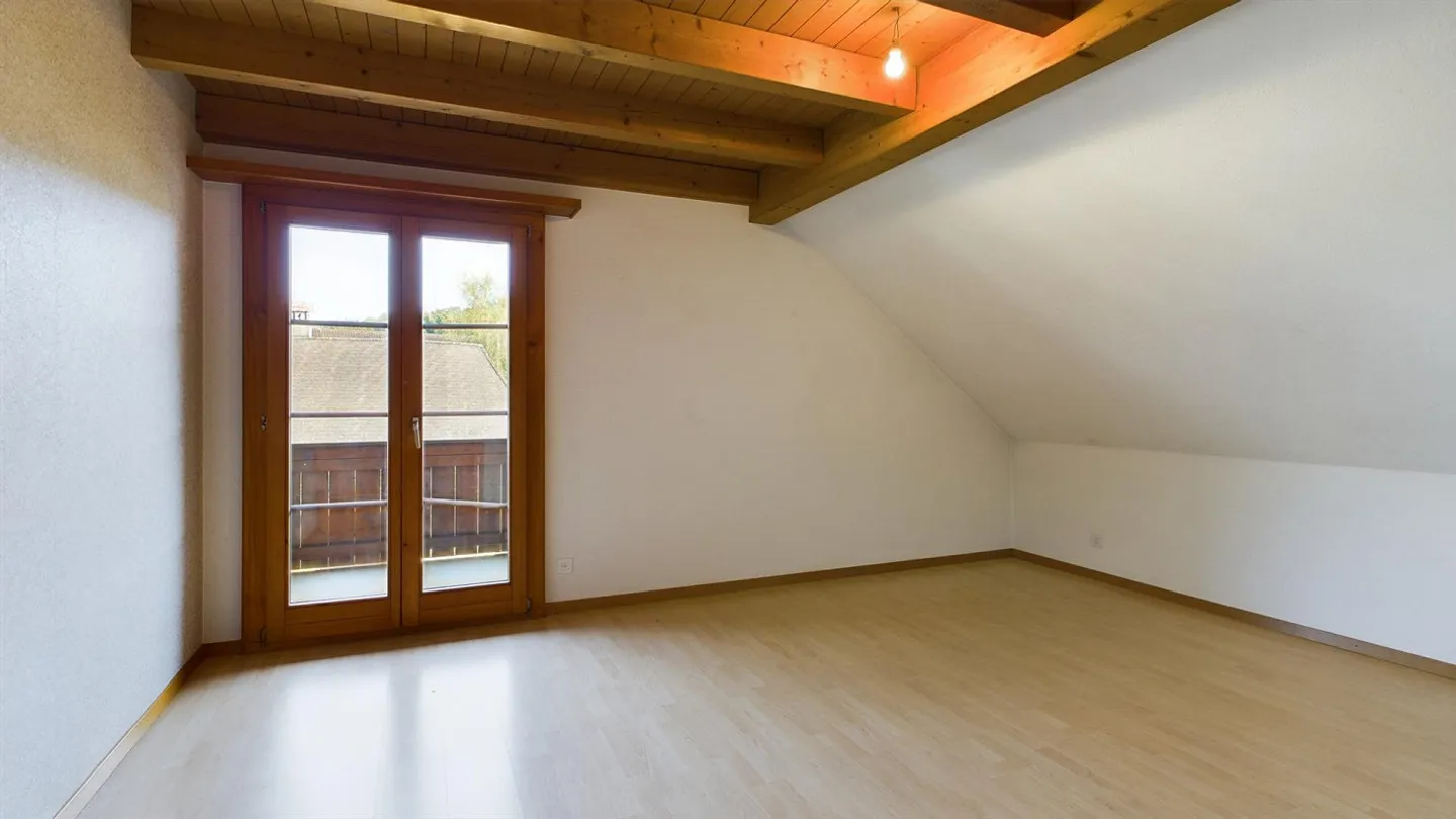 Ampio attico di 4½ locali con galleria + due balconi - Foto 5 di 9